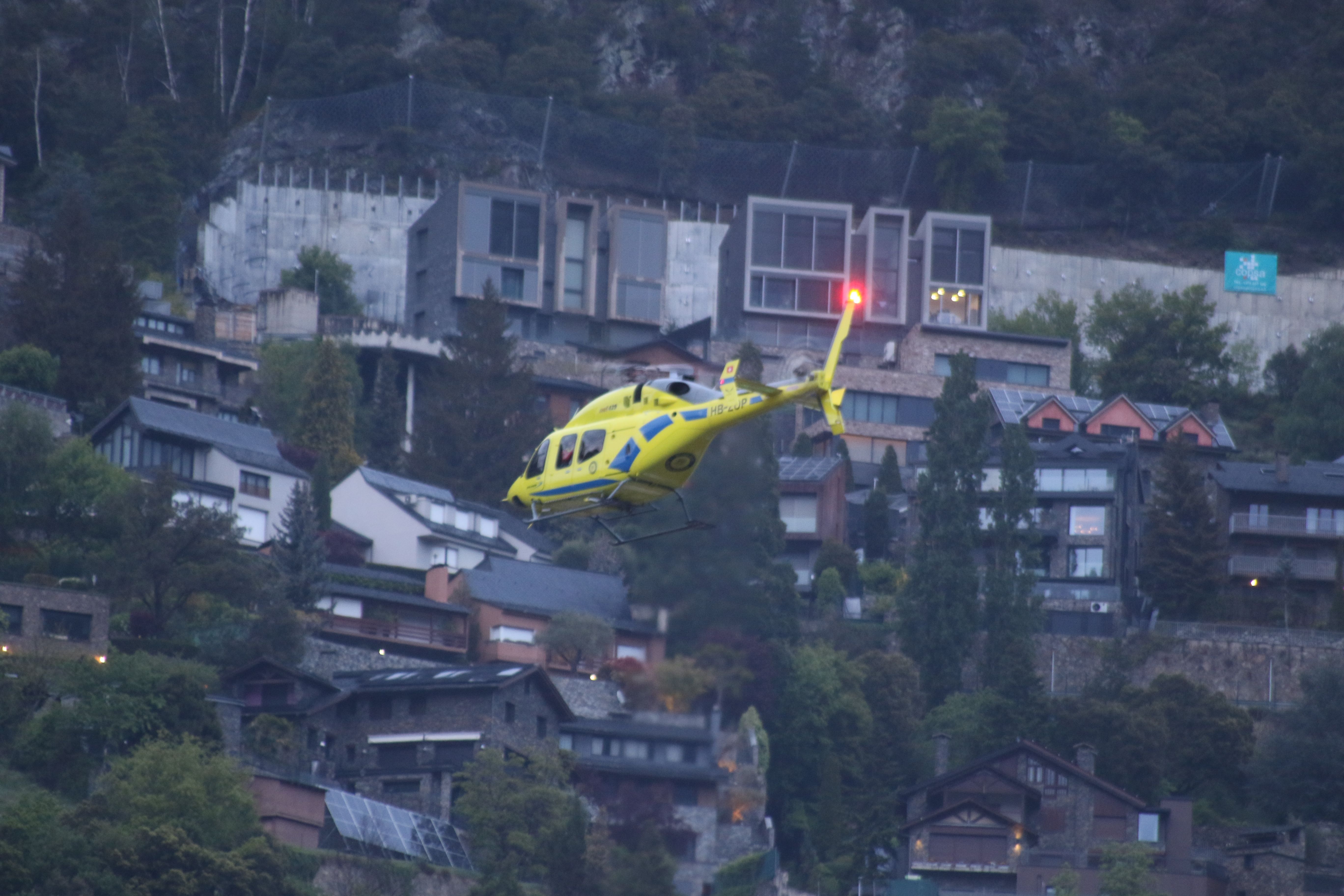 L'helicòpter que ha traslladat el ferit a l'hospital.