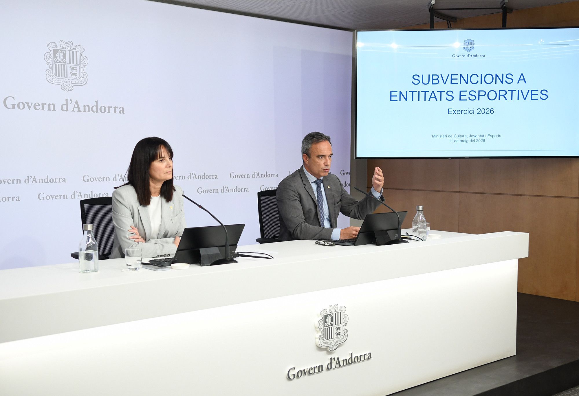 La ministra Mònica Bonell i el secretari d'Estat Alain Cabanes, durant la roda de premsa. 
