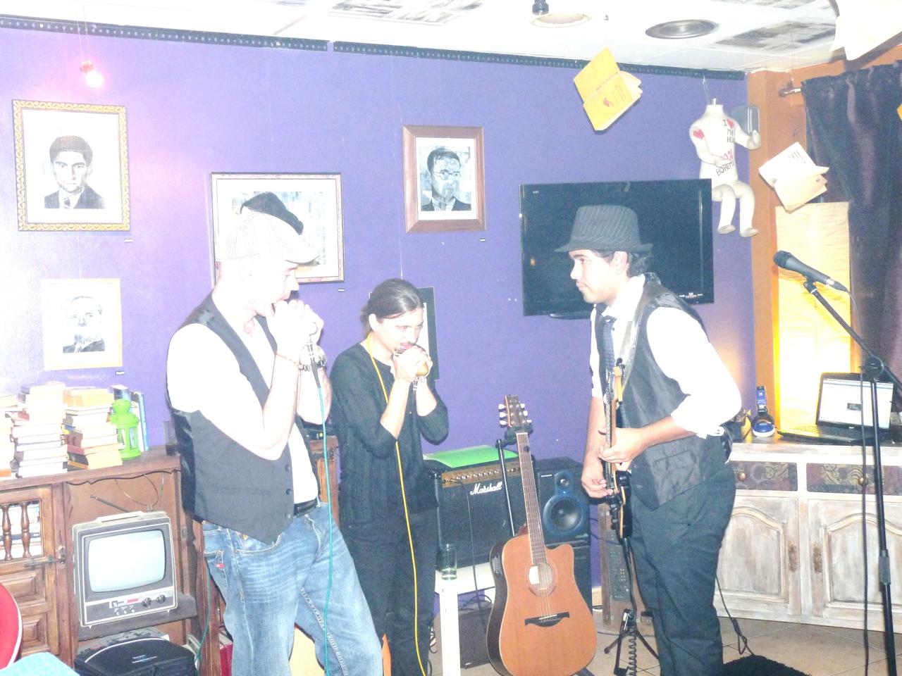 Una edició de la Guitar Blues Night. // Mon Bohemi La portaveu del Sindicat, Rebeca Bonache.