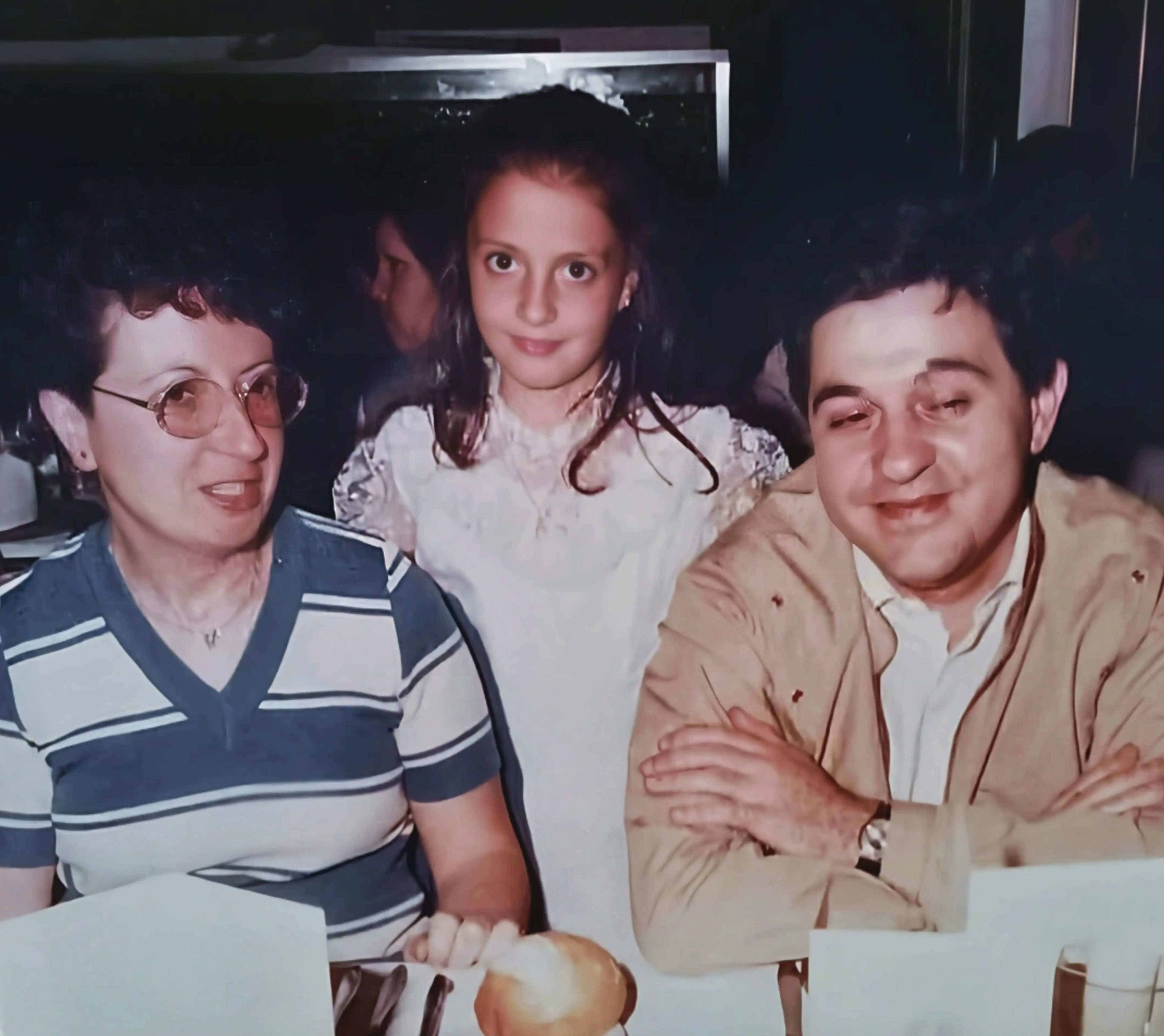 El llavors matrimoni López-Petit amb una de les alumnes i ara promotora de l'acte, Encarna E. García-Vilacoba.