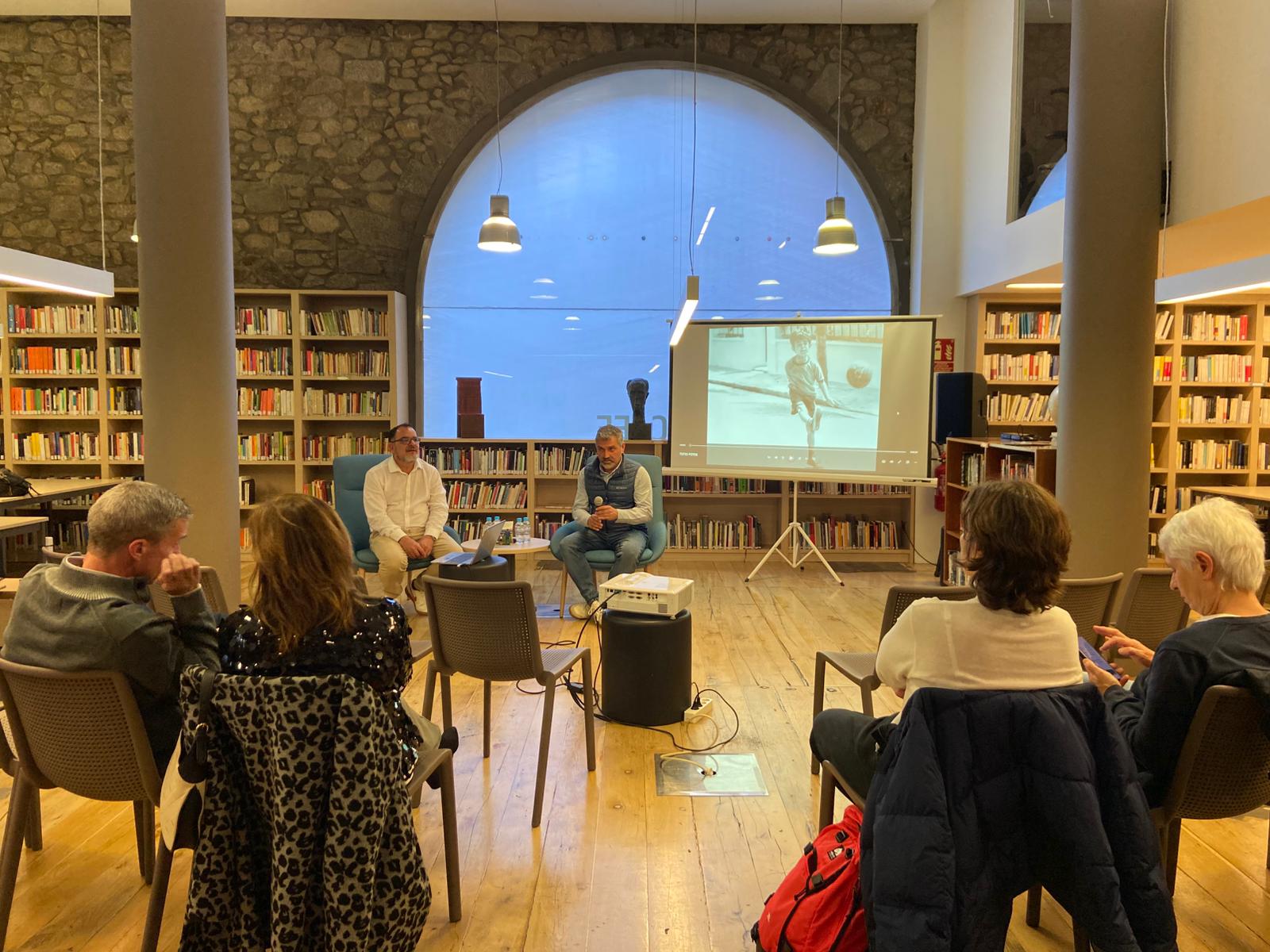 Montilla i Terés han realitzat la presentació a la sala principal de la biblioteca d'Escaldes.