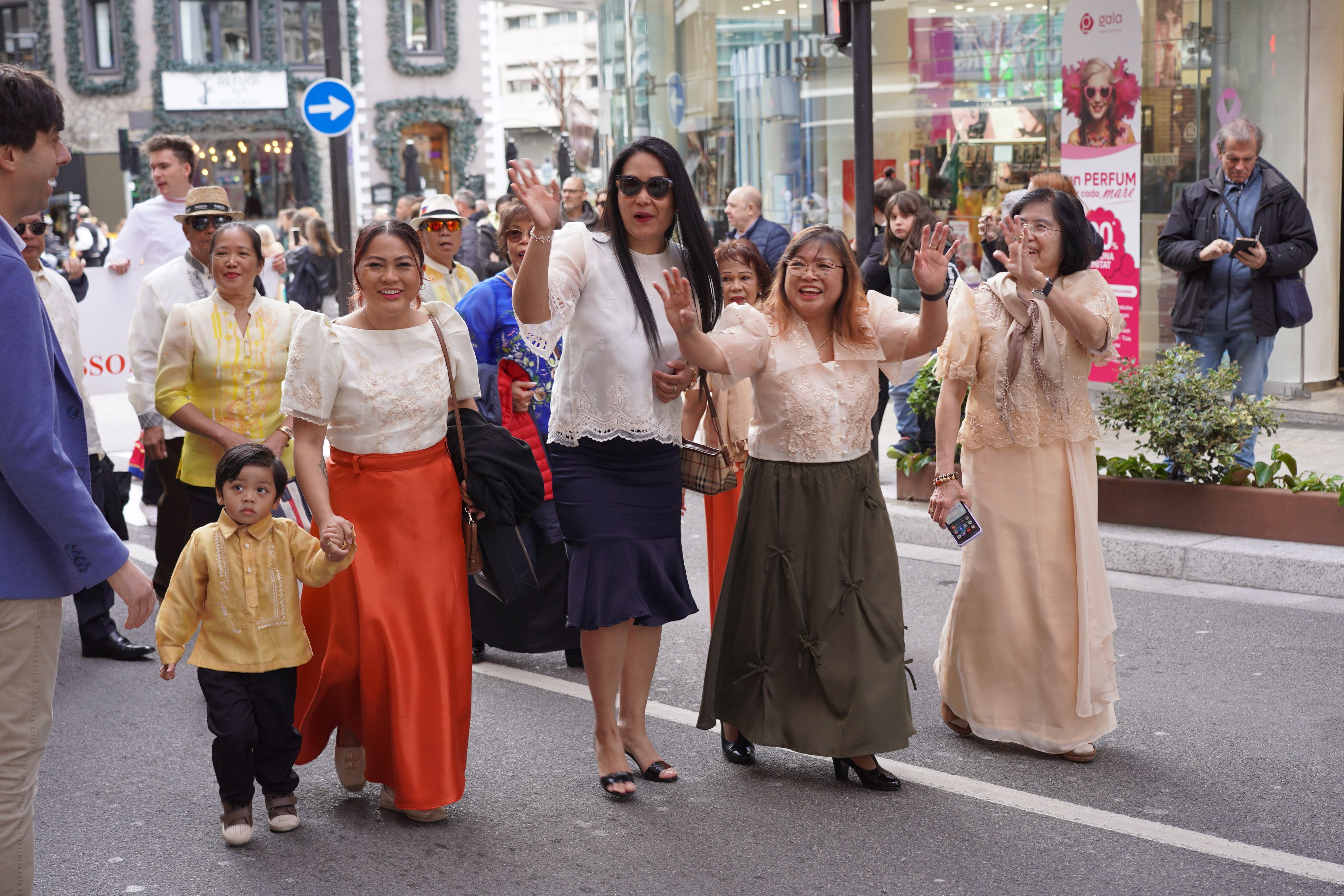 Dones representants de les Filipines. 