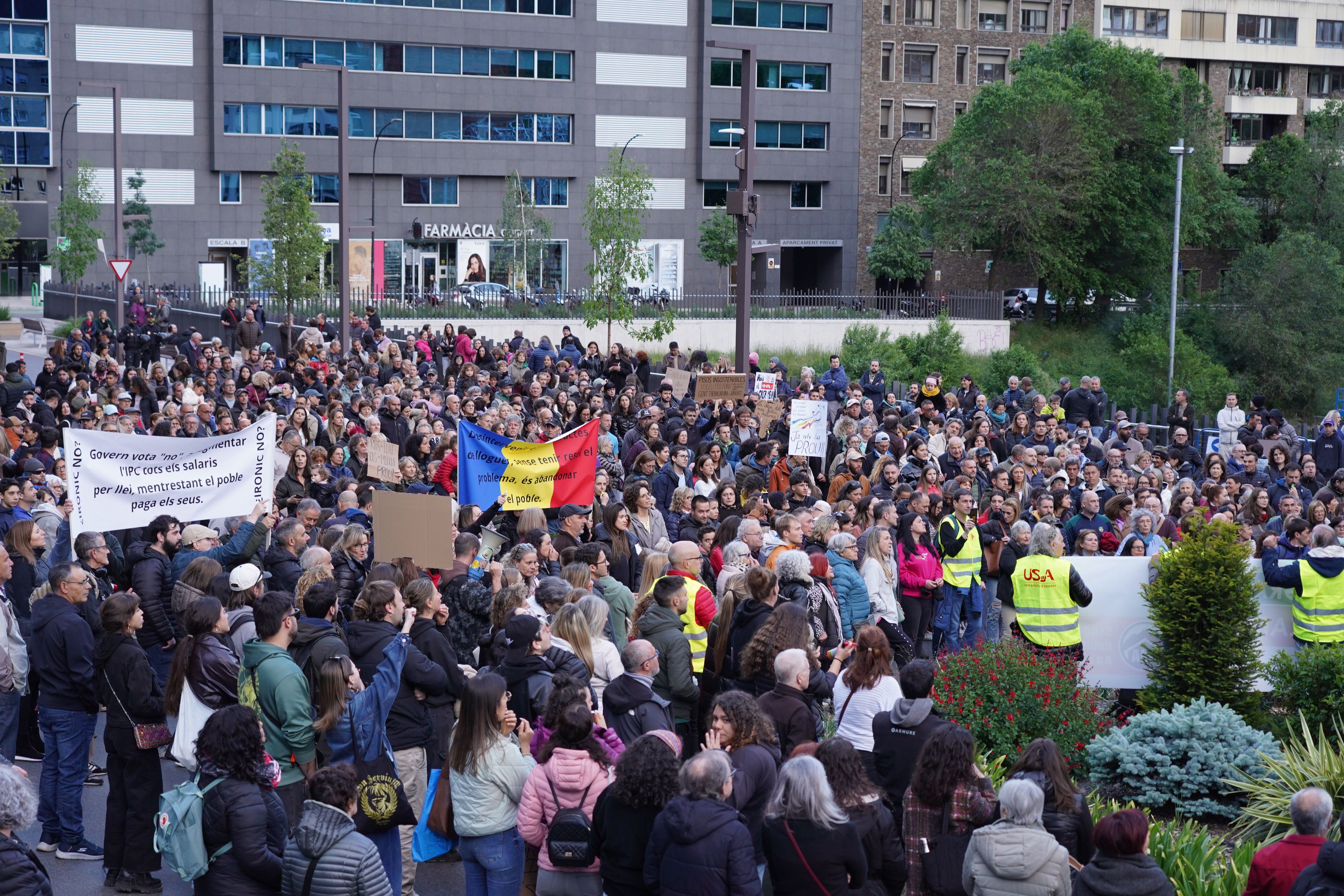 Unes 1.500 persones han sortit al carrer.