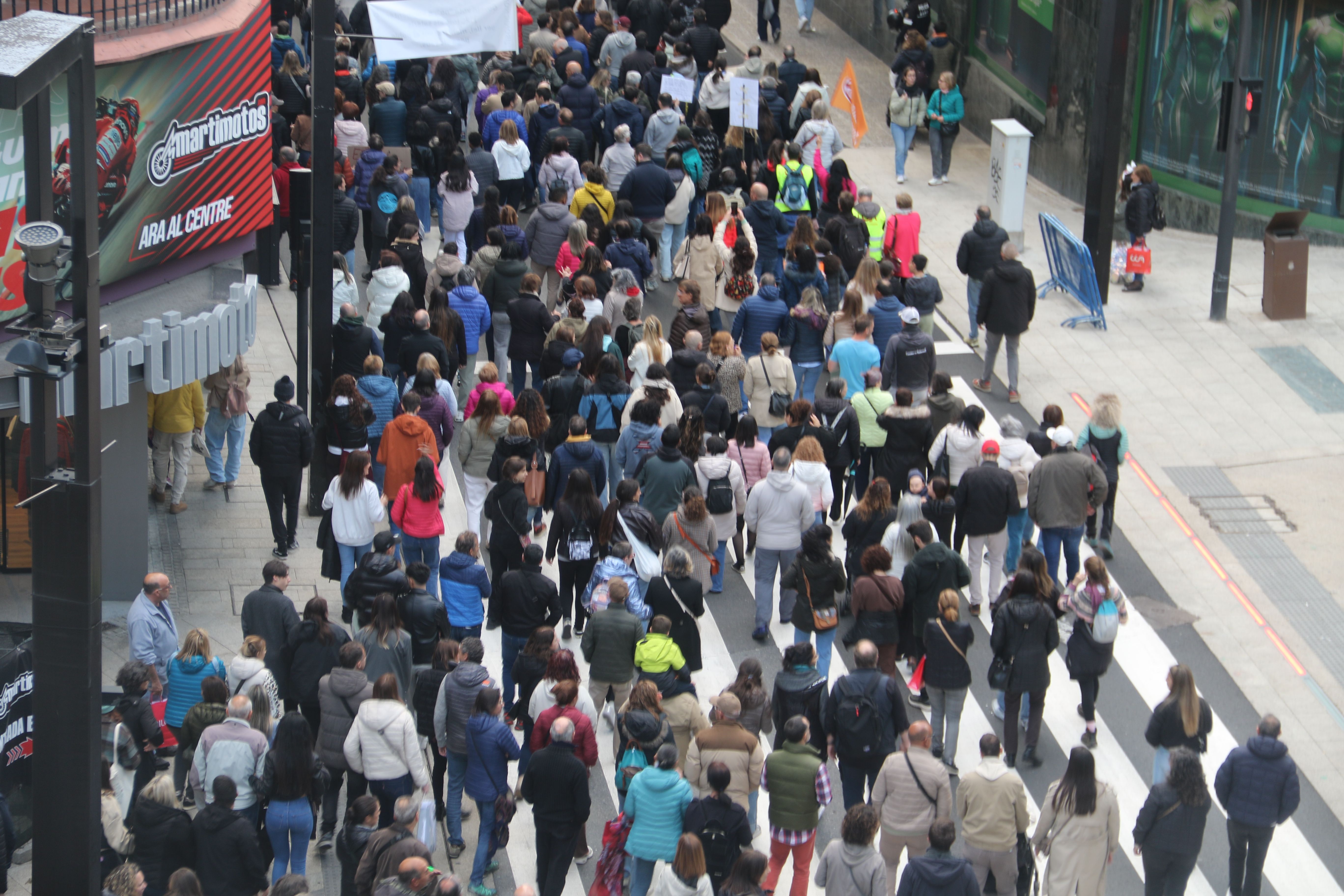 Els manifestants sortint de Meritxell cap a Bonaventura Armengol.