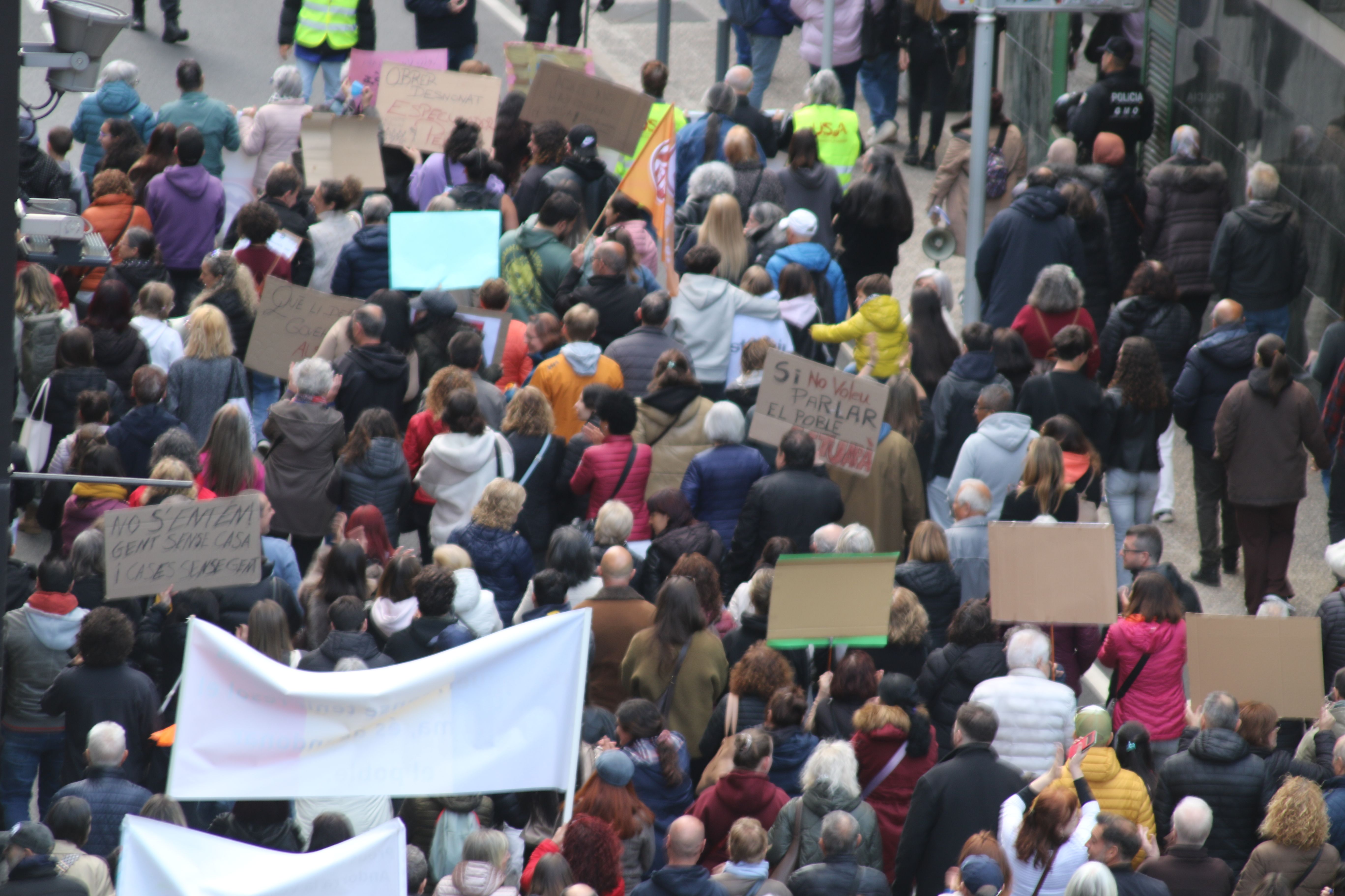 Els manifestants sortint de Meritxell cap a Bonaventura Armengol.