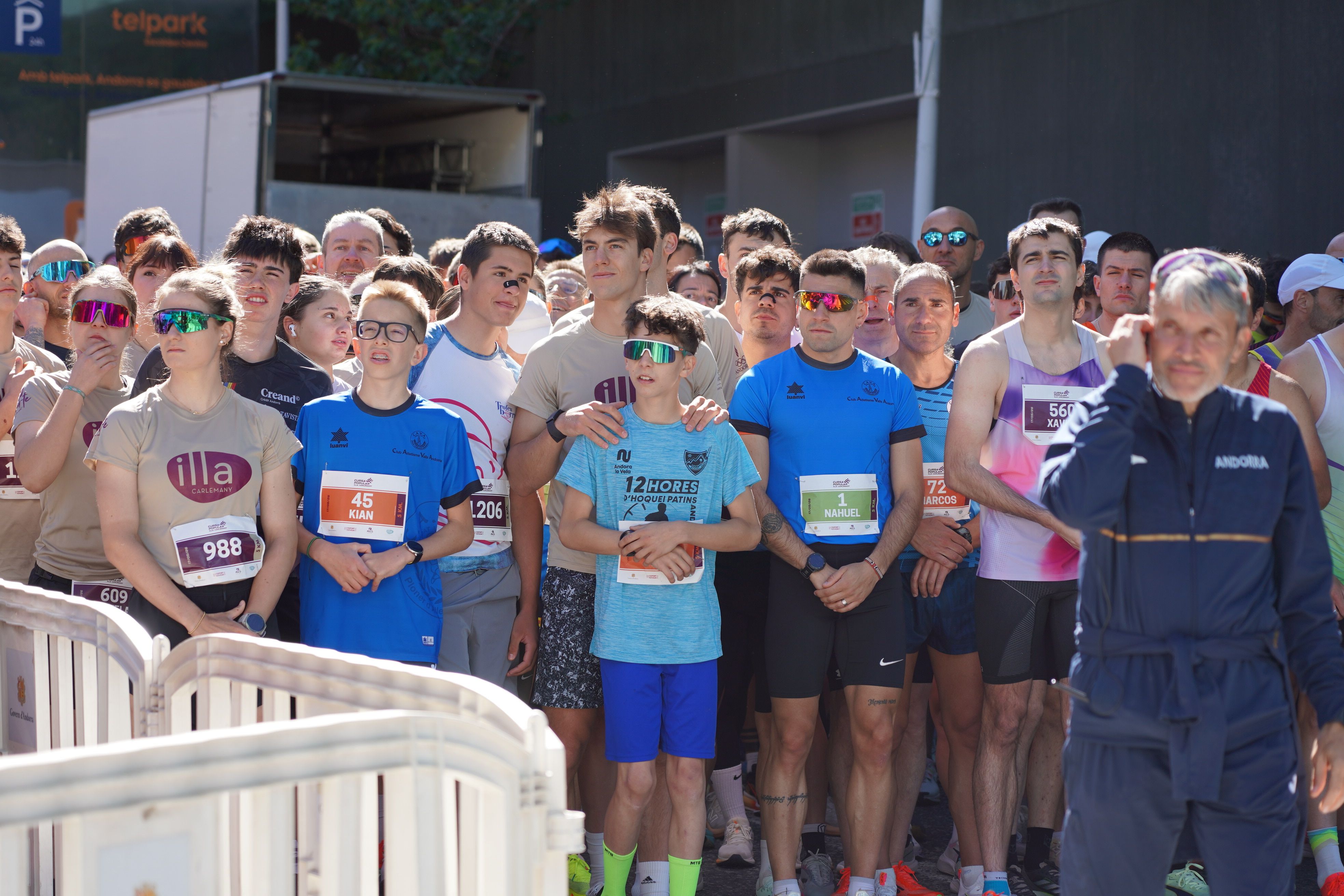 Josep Carballude, de la federació d'atletisme, l'encarregat de donar la sortida. 