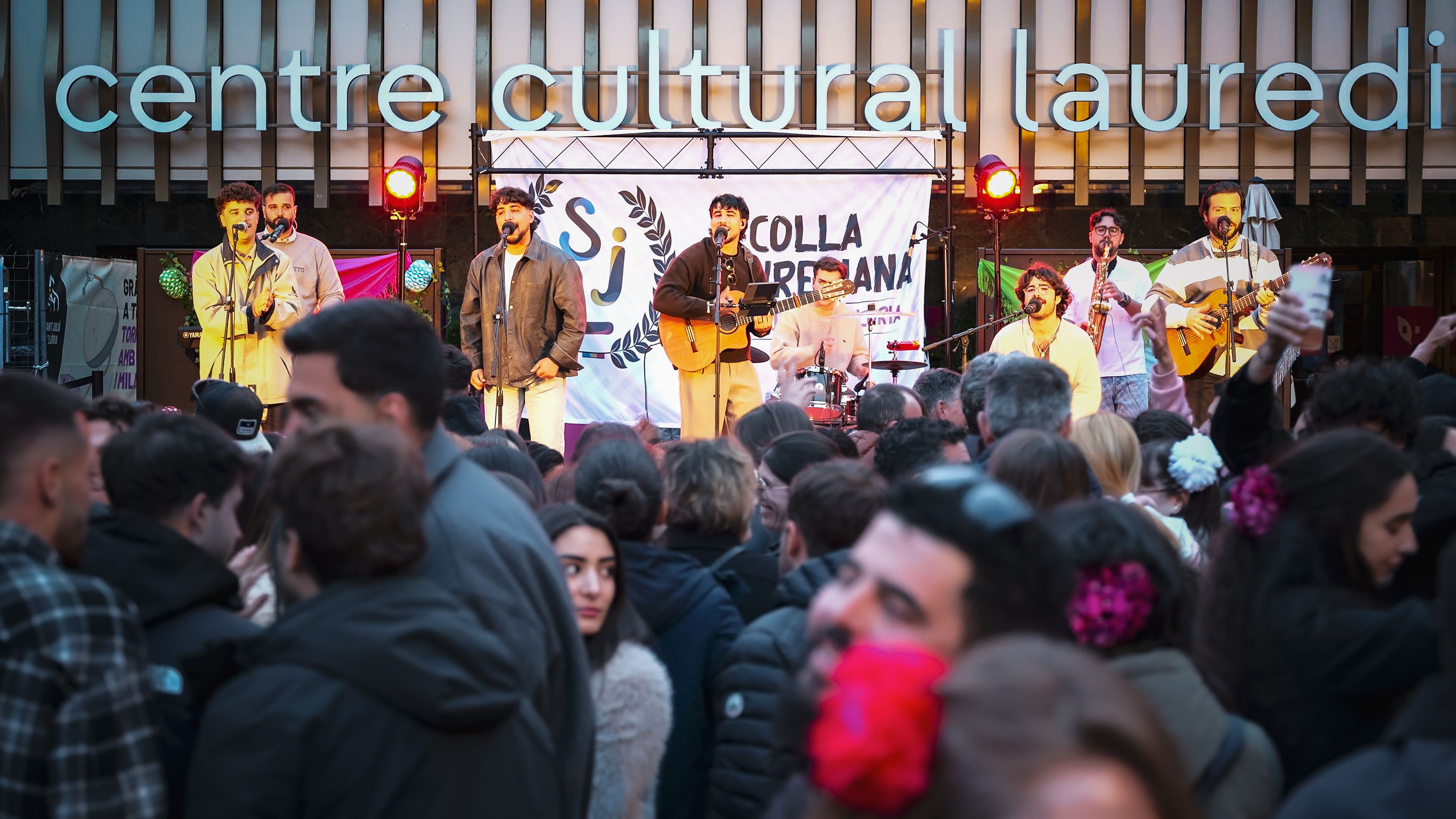 Actuacions en directe a la Fira de Primavera d'Andorra la Vella. 