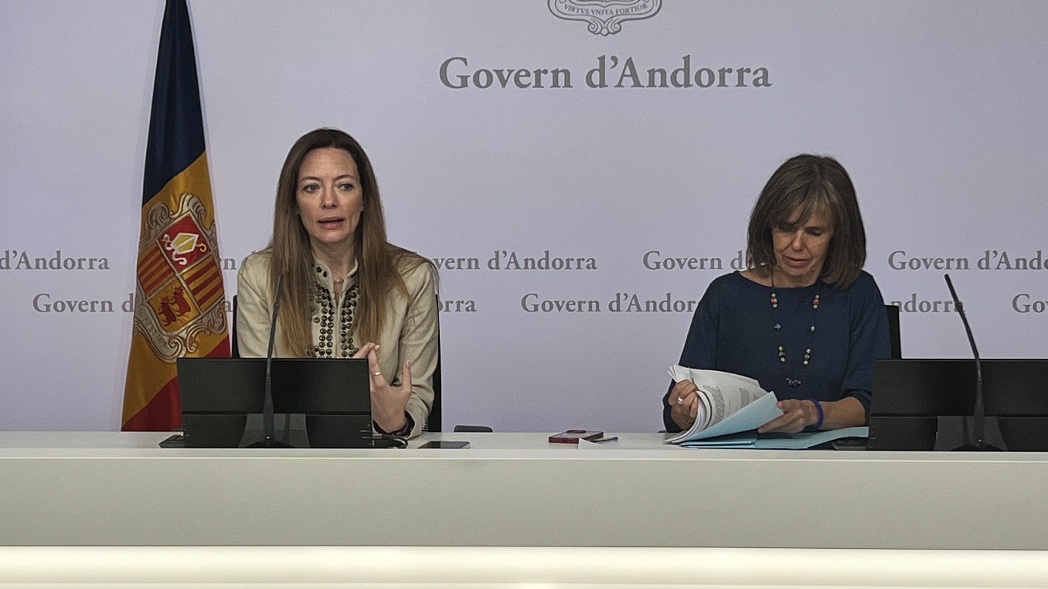 Helena Mas i Carme Pallarès durant la compareixença.