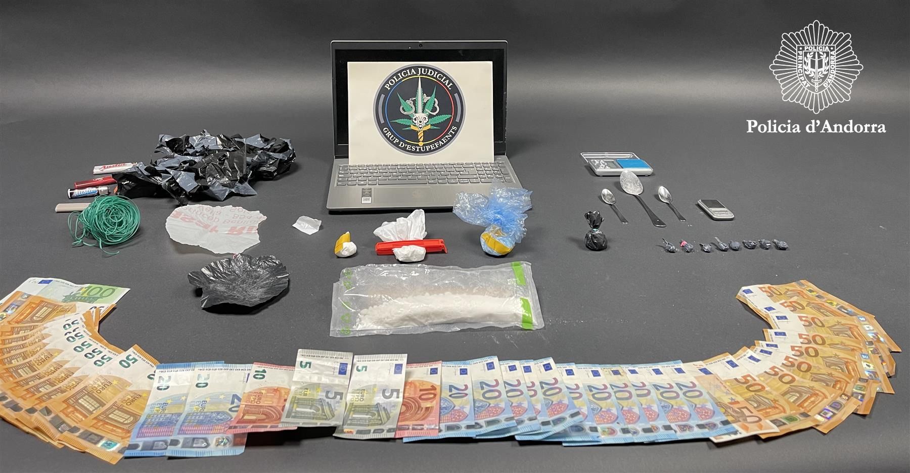 En la primera part de l'operació es van comissar 170 grams de cocaïna. En la primera part de l'operació es van comissar 170 grams de cocaïna.