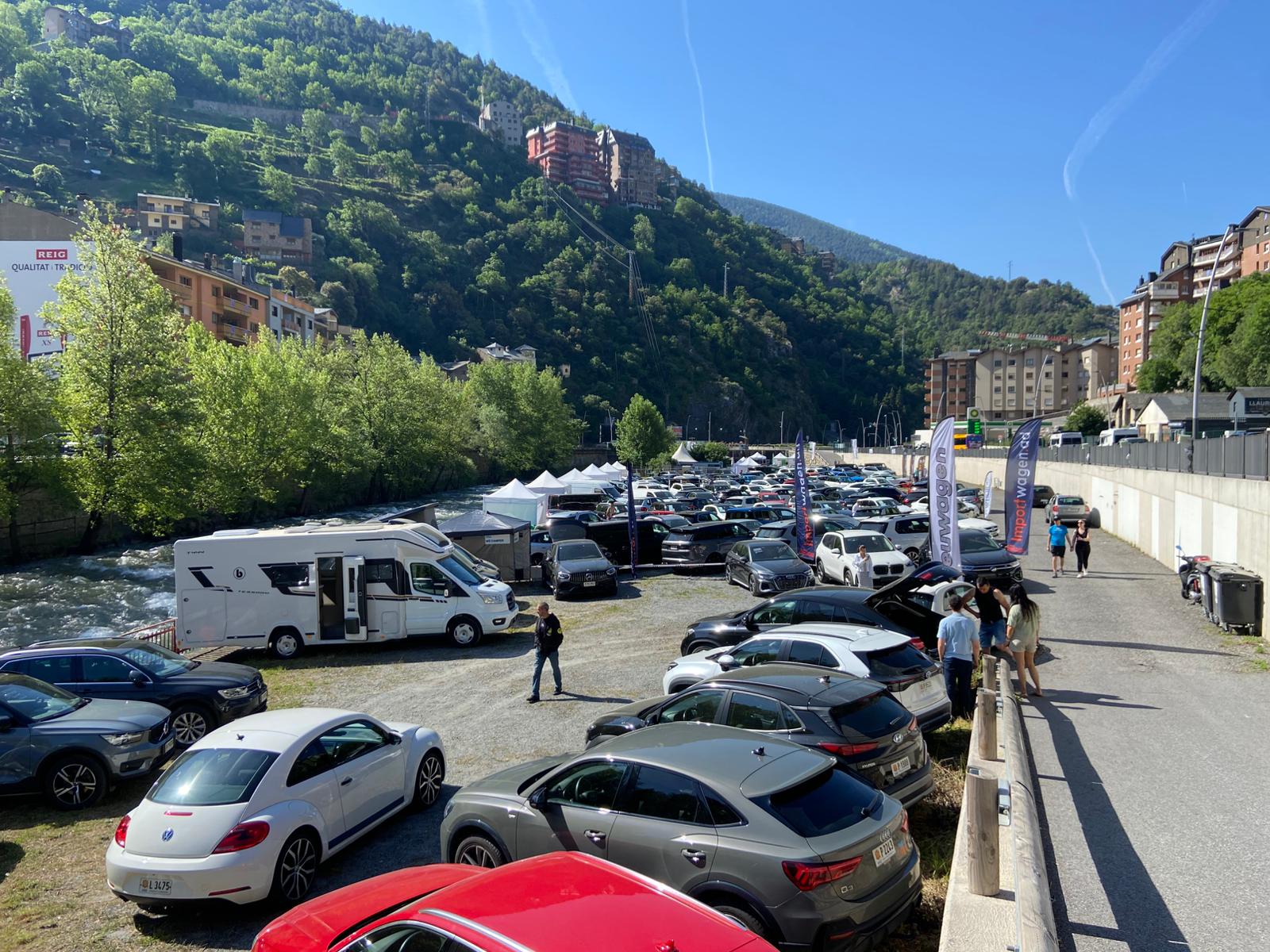 Més de dos cents vehicles lluïen aquest matí a la Borda Huguet de Sant Julià. 