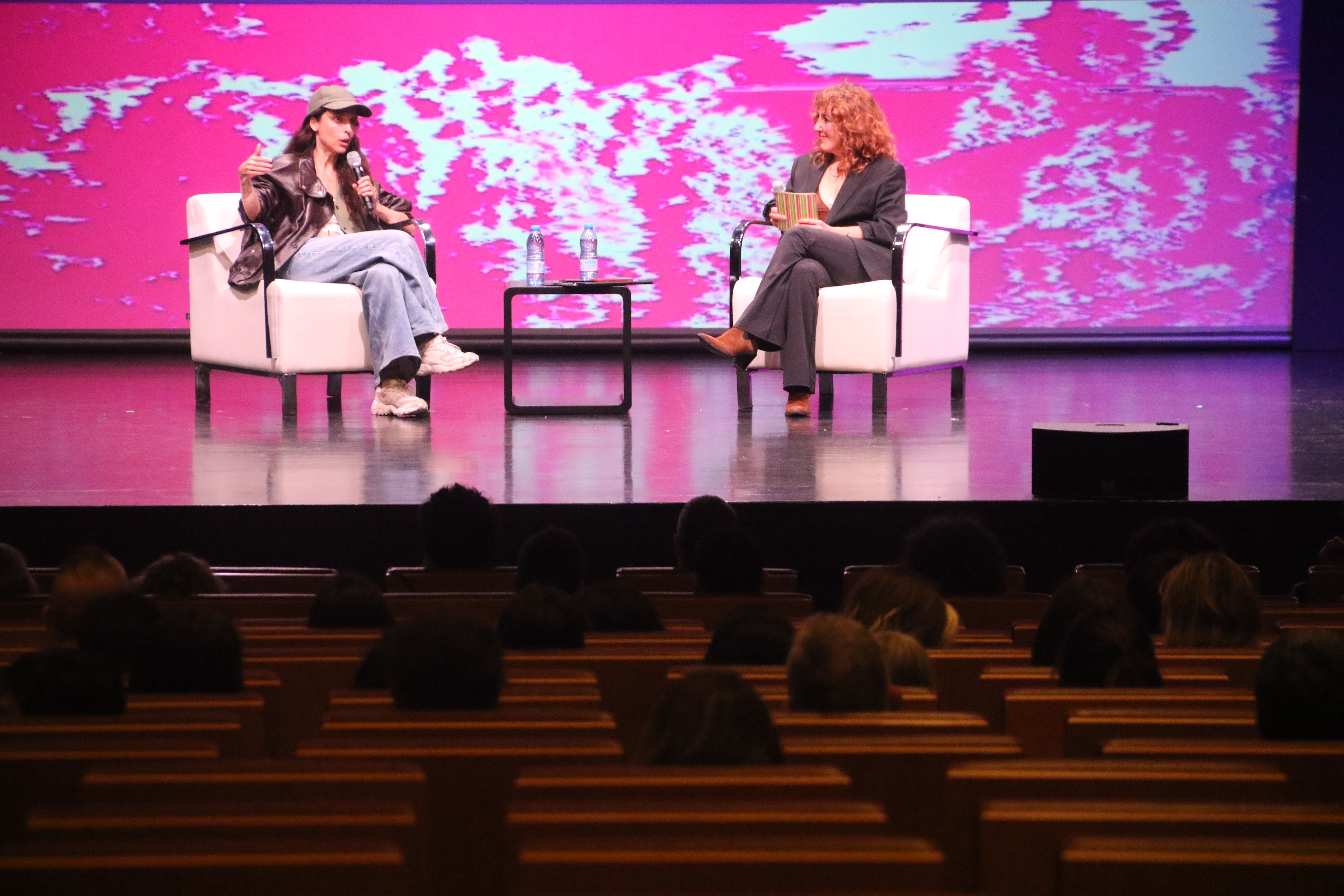 L'acte s'ha fet a la sala gran del Centre de Congressos d'Andorra la Vella. La portaveu del Sindicat, Rebeca Bonache.