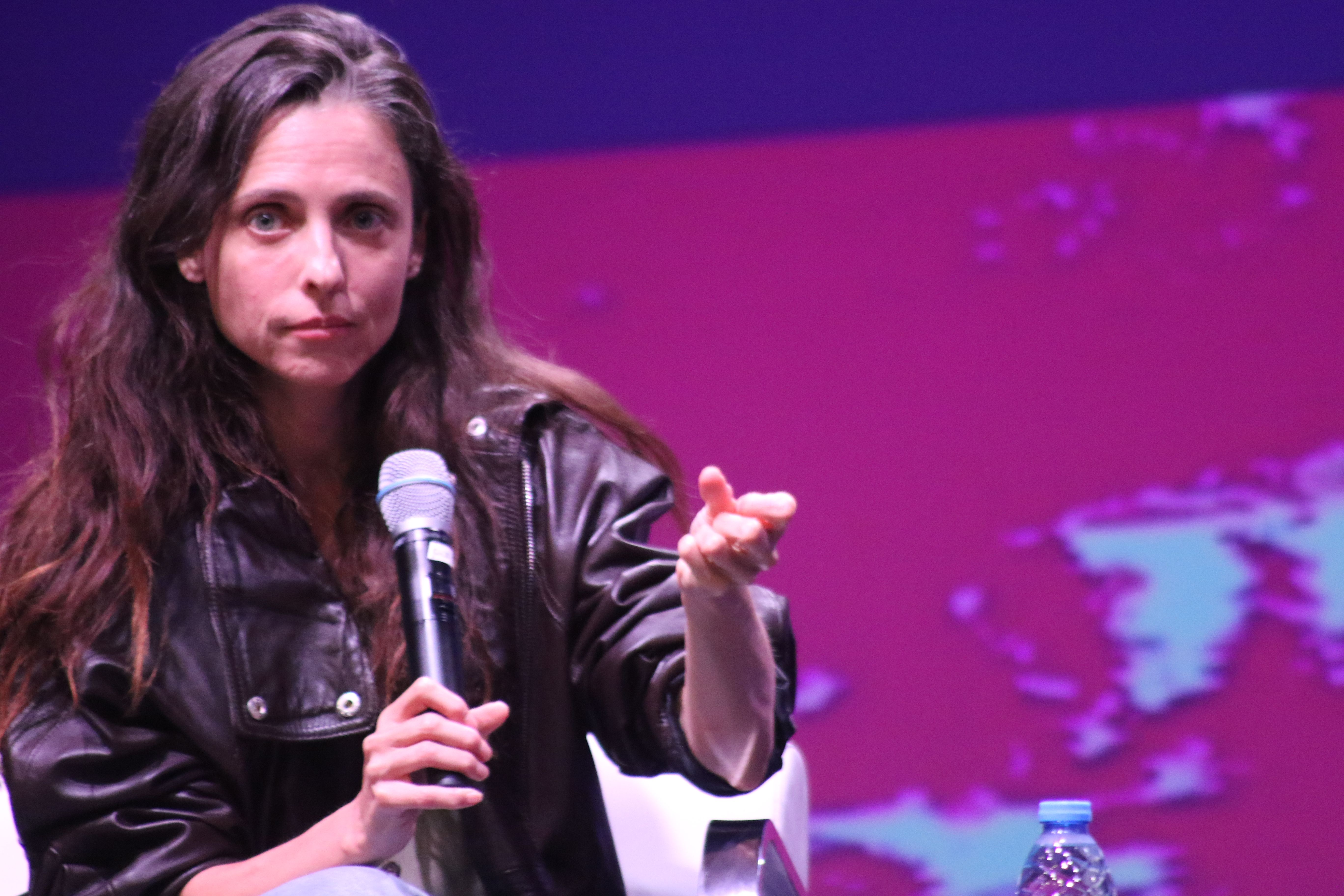 Leticia Dolera durant la xerrada. Leticia Dolera durant la xerrada.