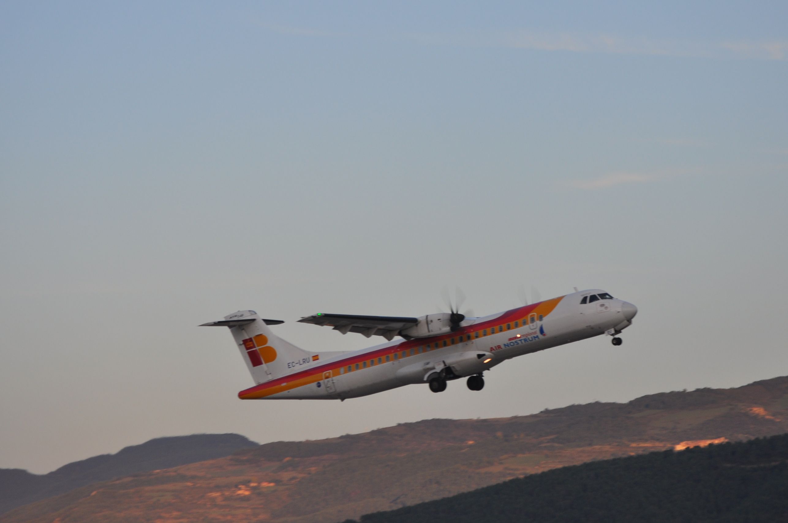 Un dels avions que operen el vol entre Madrid i la Seu.