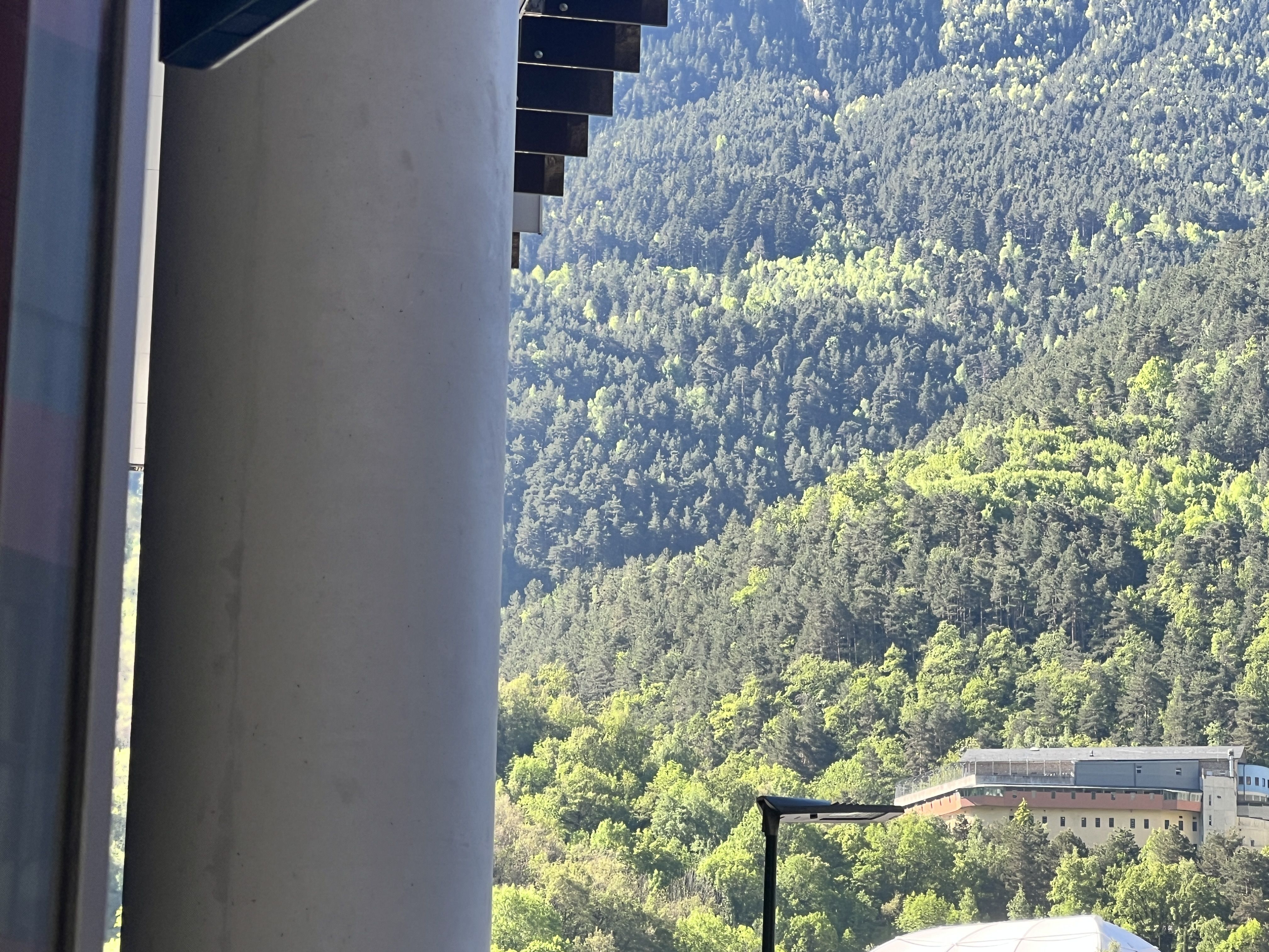 El centre penitenciari vist des de la Seu de la Justícia.