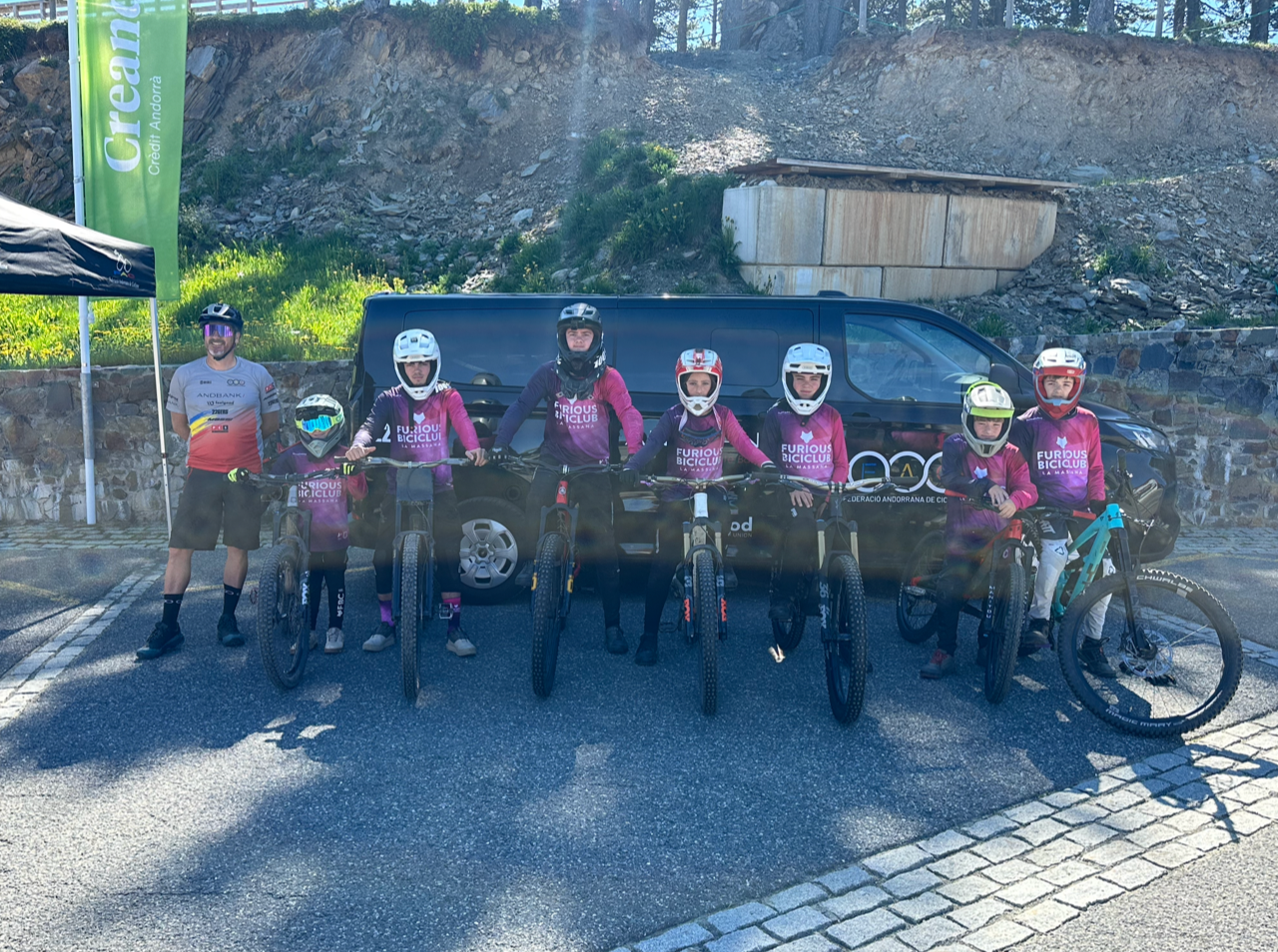 La Federació de Ciclisme engega el programa de ciclisme base i talent amb el Club Furious de descens.