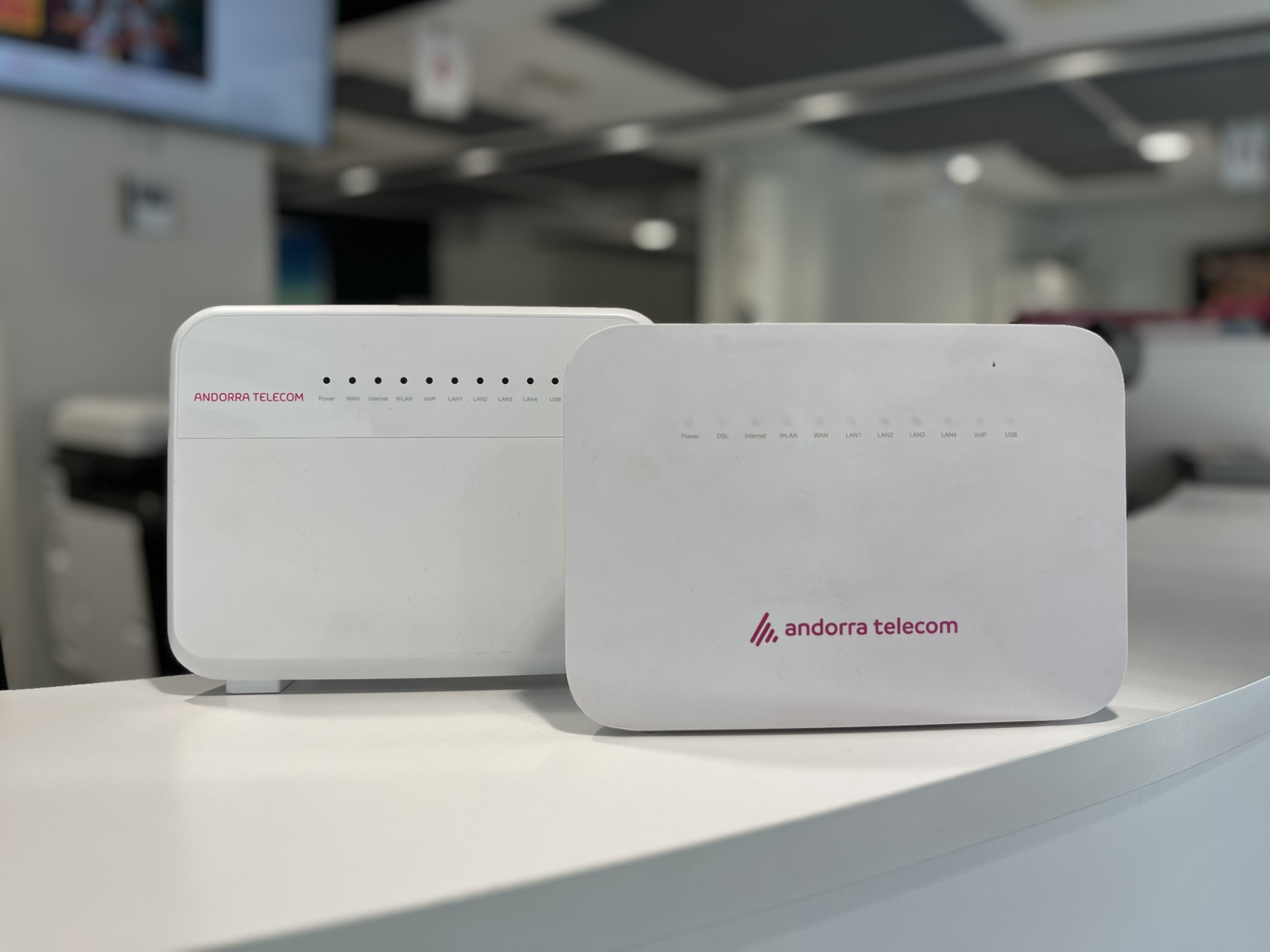 Els dos models de routers que s'han de renovar.