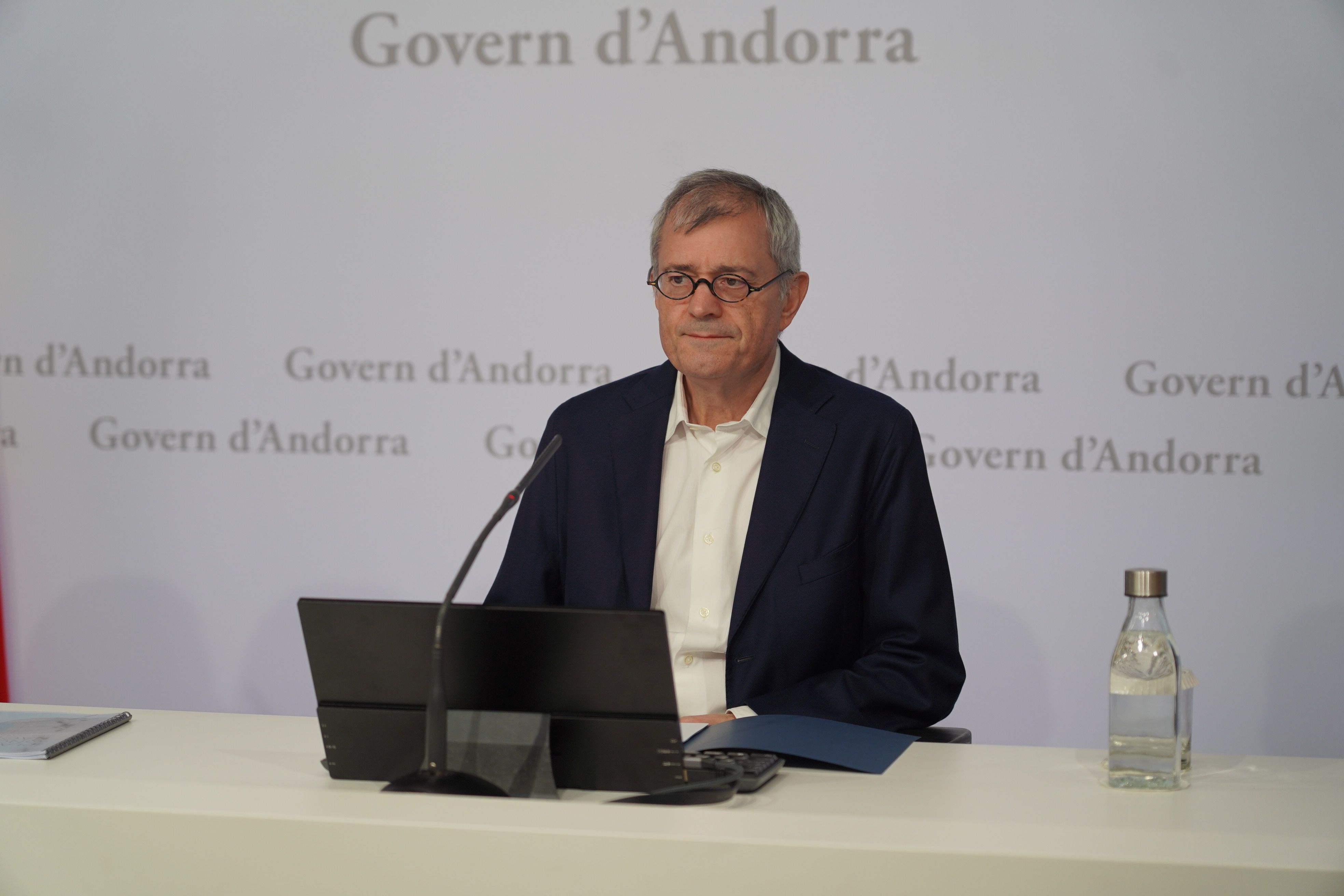 el professor de la Universitat de Barcelona i assessor del nou Pla Oncològic Nacional, Josep Maria Borràs. La portaveu del Sindicat, Rebeca Bonache.