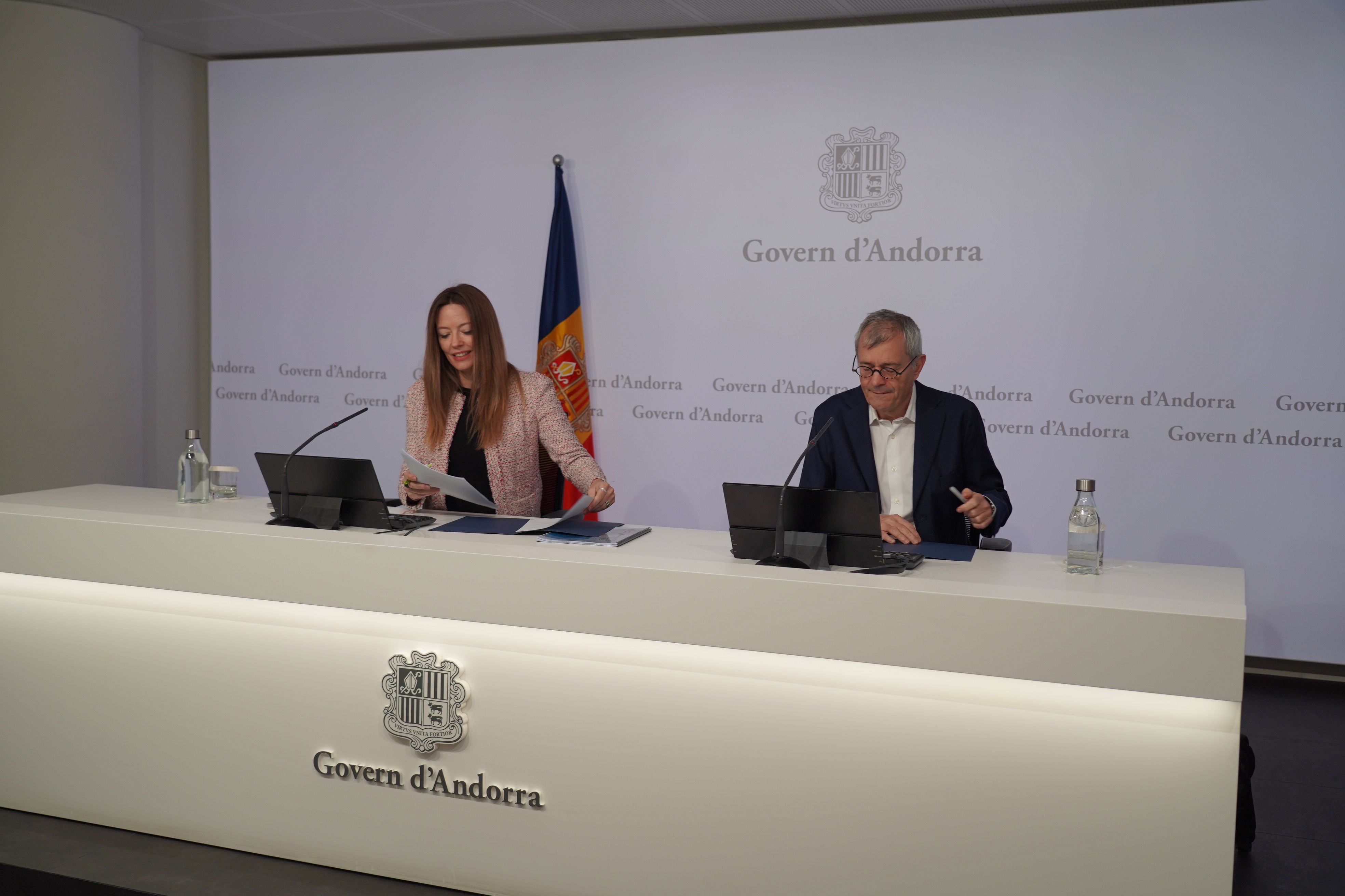 Roda de premsa de presentació del pla oncològic. La portaveu del Sindicat, Rebeca Bonache.