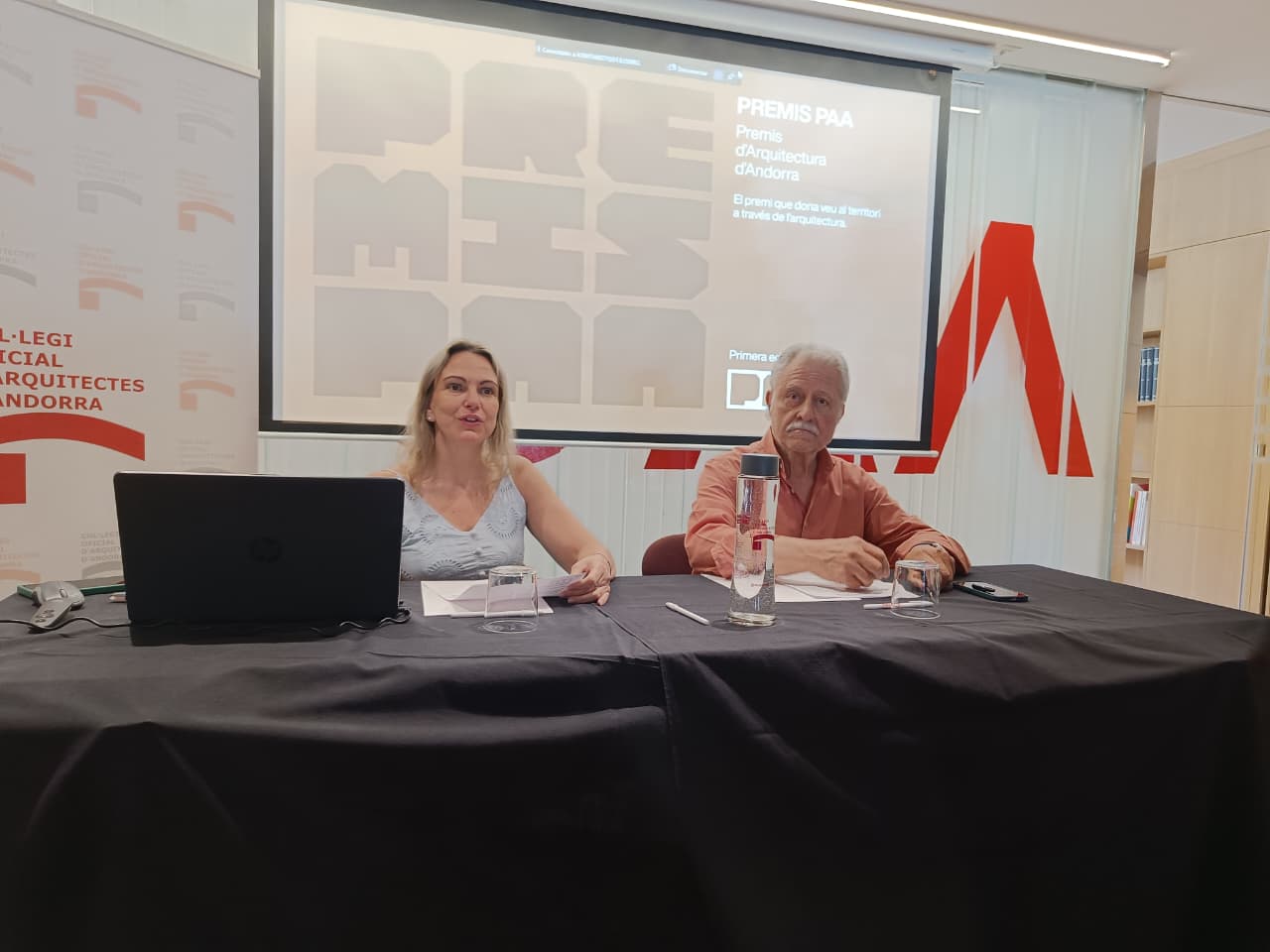 Laura Sánchez i Pere Aixàs en la presentació dels finalistes als PAA.