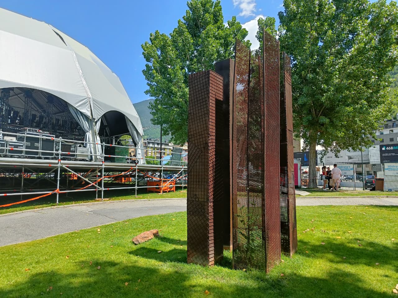 L'escultura 'Metròpolis' de Maïs Jorba al Parc Central.