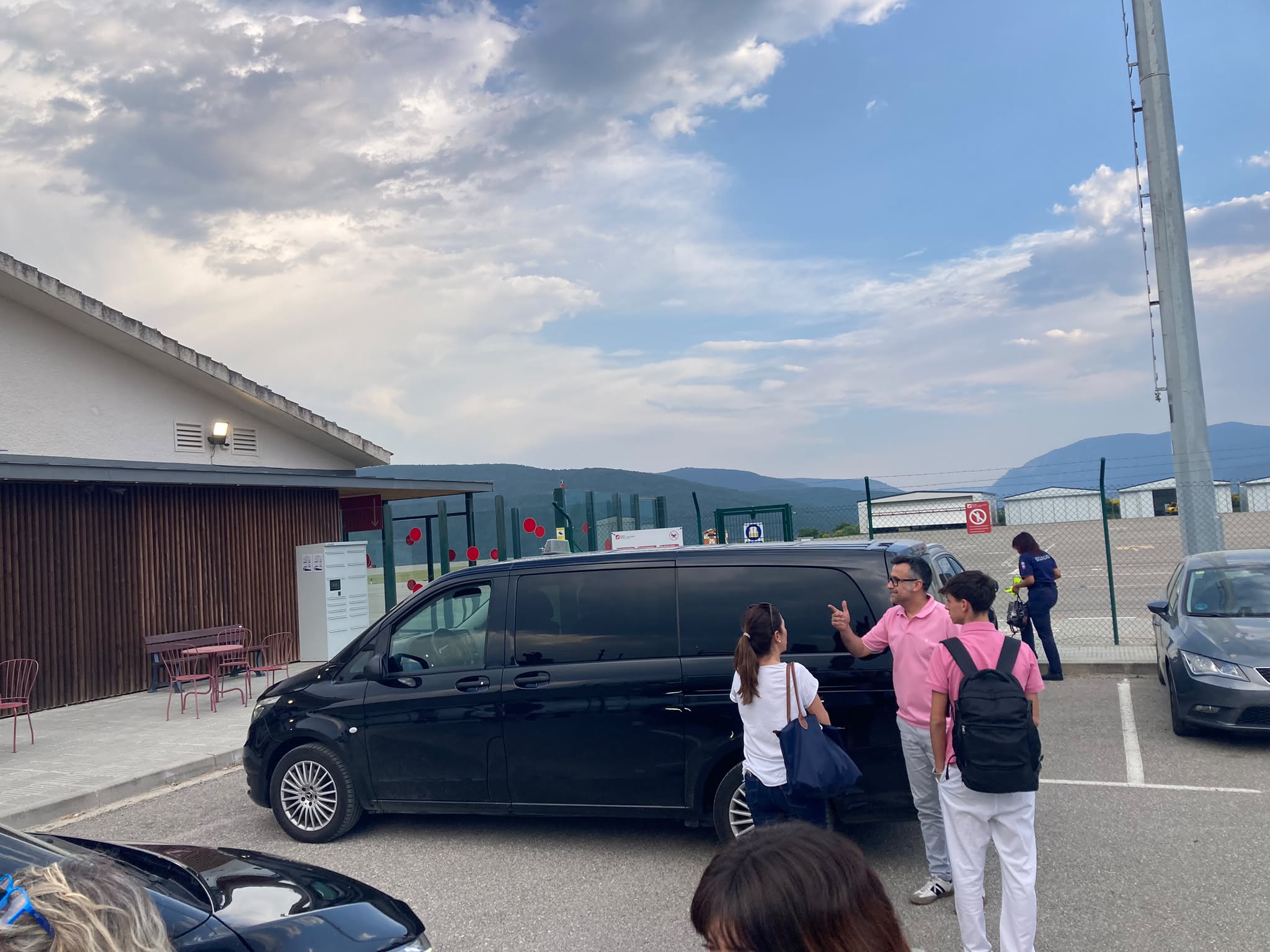 Els passatgers del vol cap a Madrid han hagut d'anar fins a Lleida en minibusos.