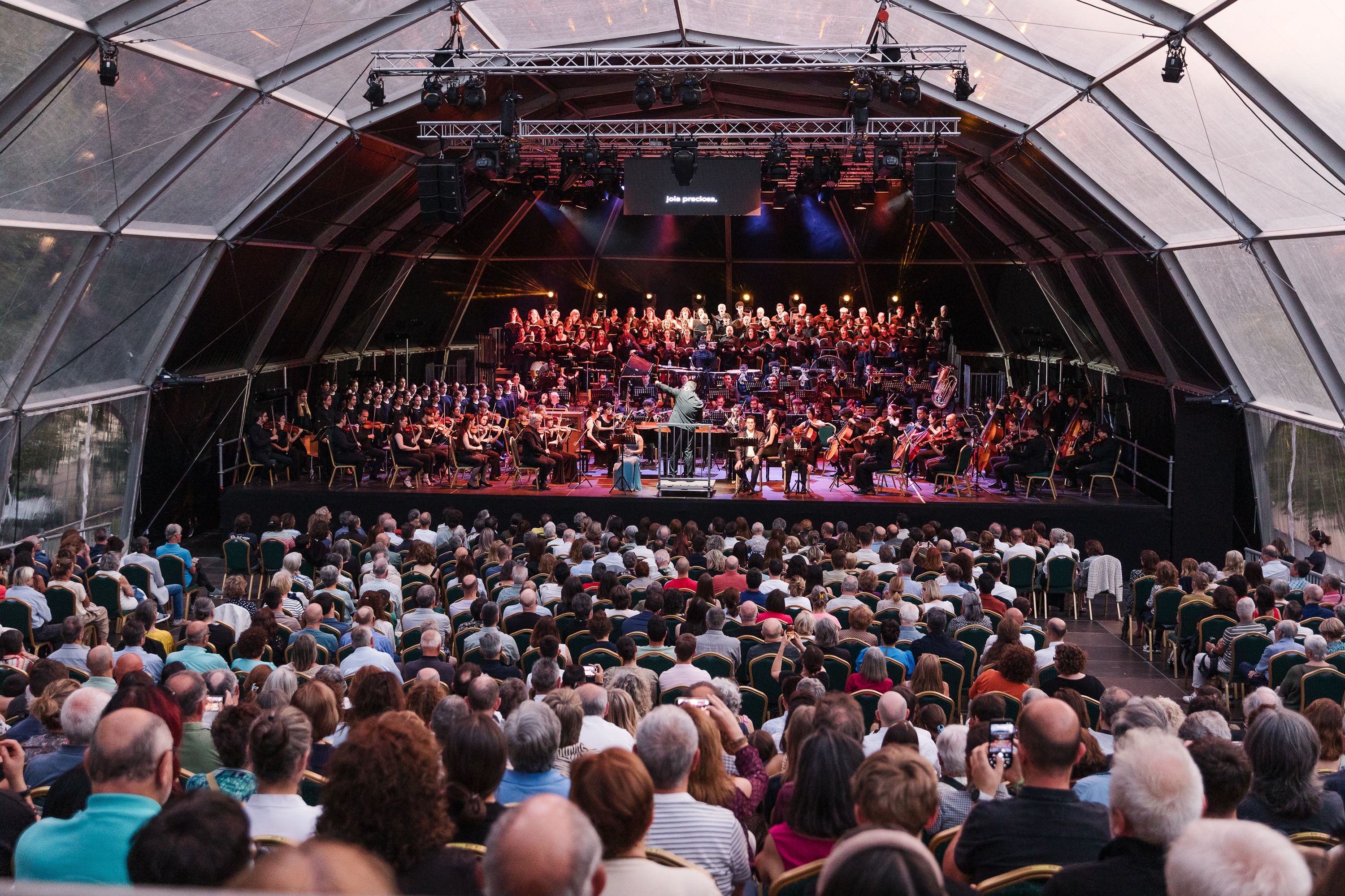 Ple del ‘Carmina Burana’ que el Classicand ha programat al Parc Central.