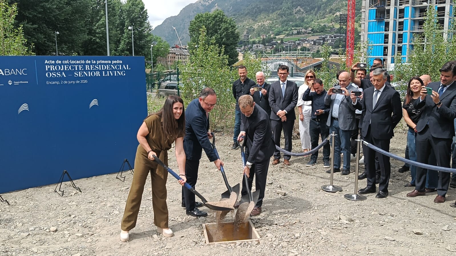 Mas, Alsina i Espot, en la col·locació de la primera pedra de la residència. Mas, Alsina i Espot, en la col·locació de la primera pedra de la residència.