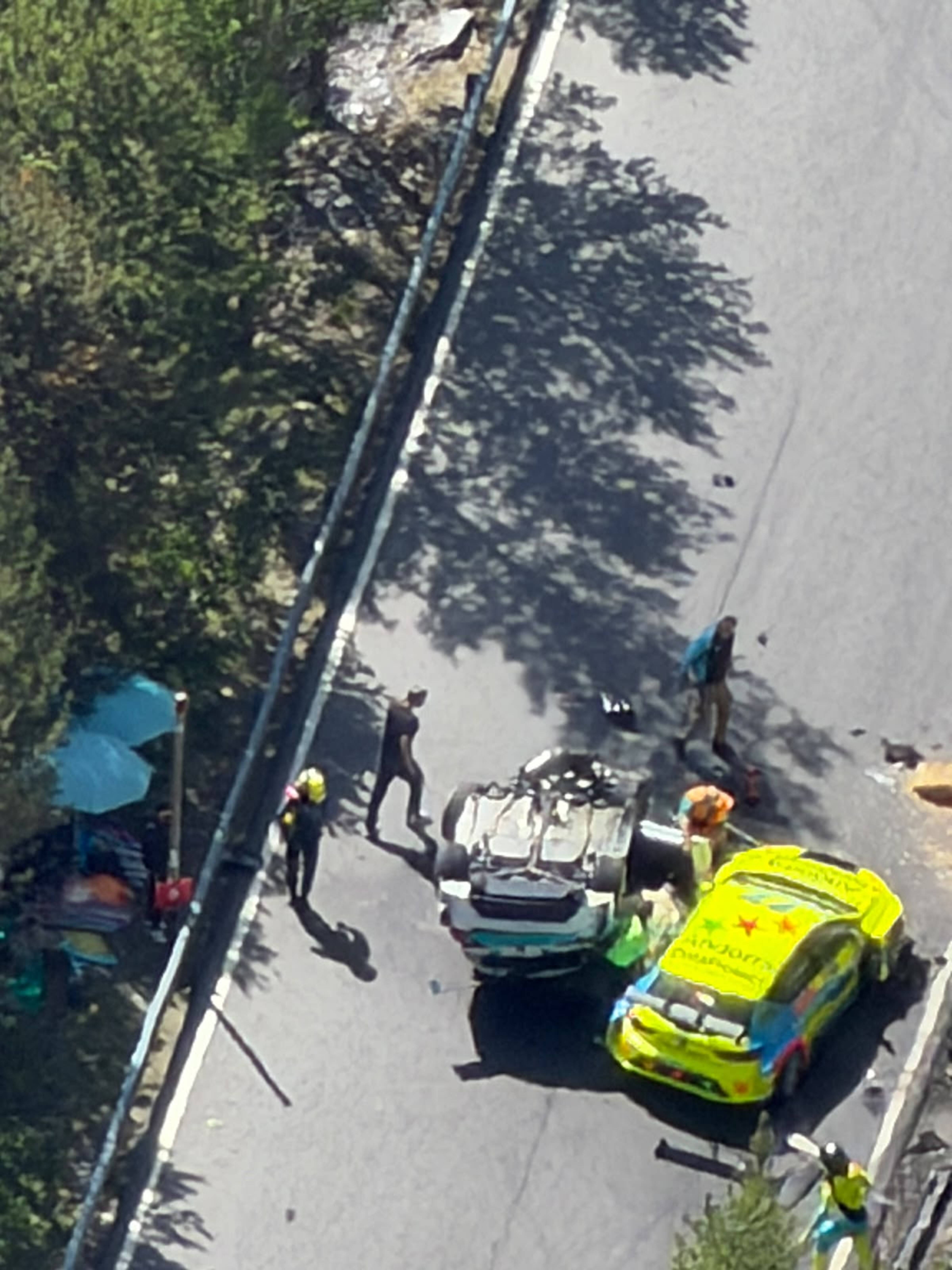 El cotxe conduït per Vinyes va bolcar i el següent pilot el va colpejar amb el seu vehicle.