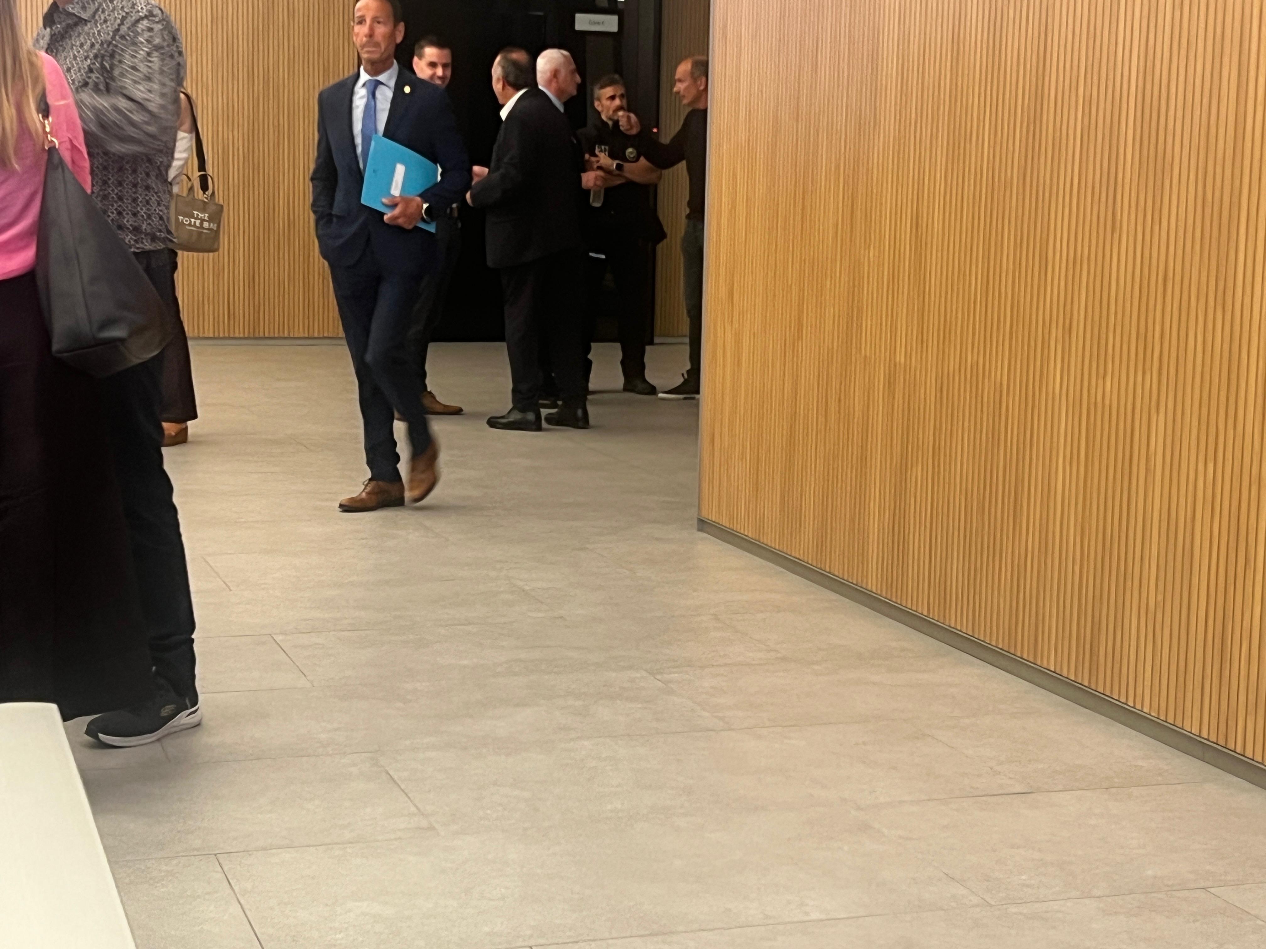 El director de la policia, l'actual i l'anterior, han comparegut com a testimonis. El director de la policia, l'actual i l'anterior, han comparegut com a testimonis.