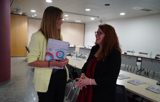 la secretaria d’Estat, Mariona Cadena, i la cap d’Àrea de Polítiques d’Igualtat, Mireia Porras