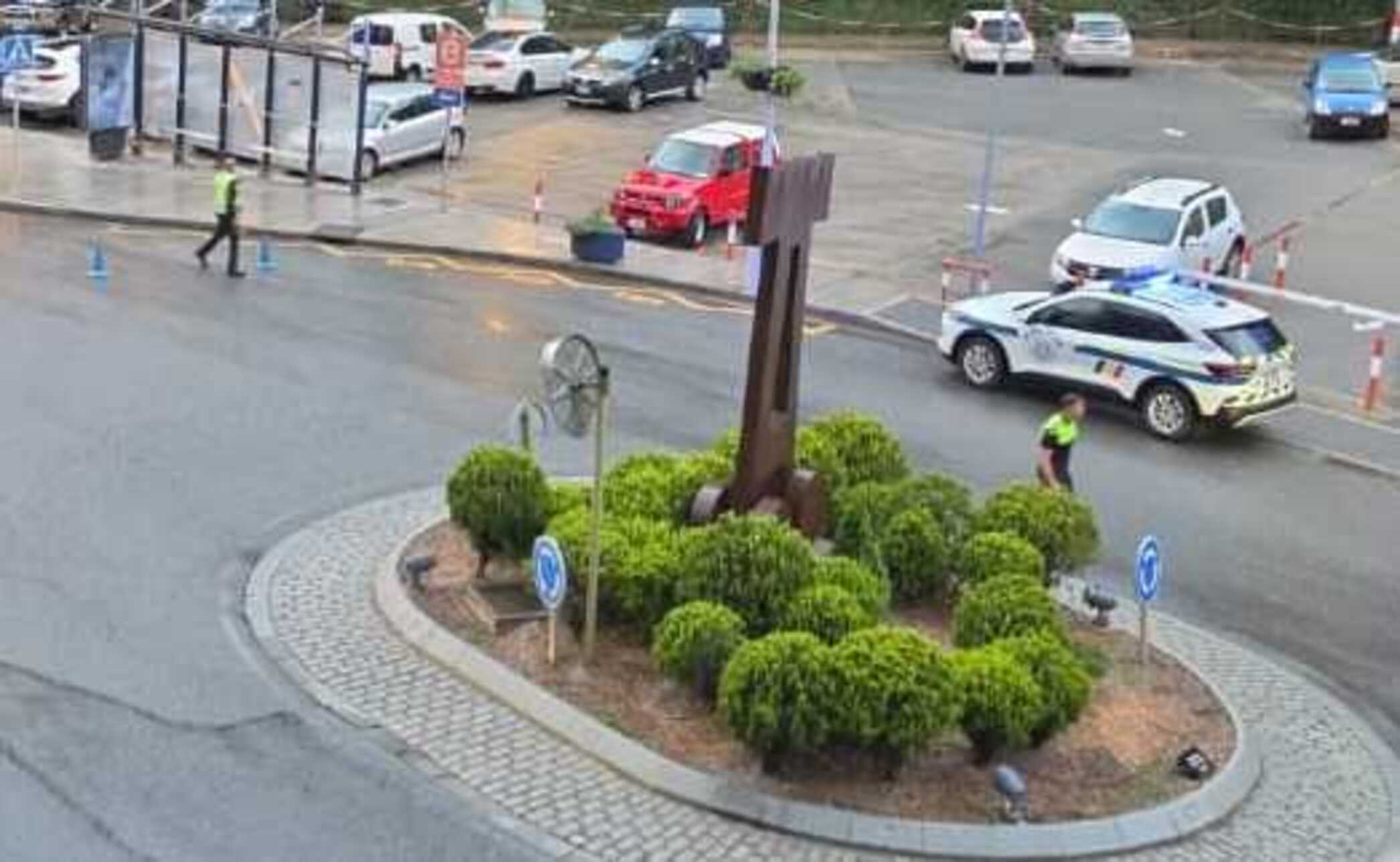 Agents de policia i dels agents de circulació a la zona.
