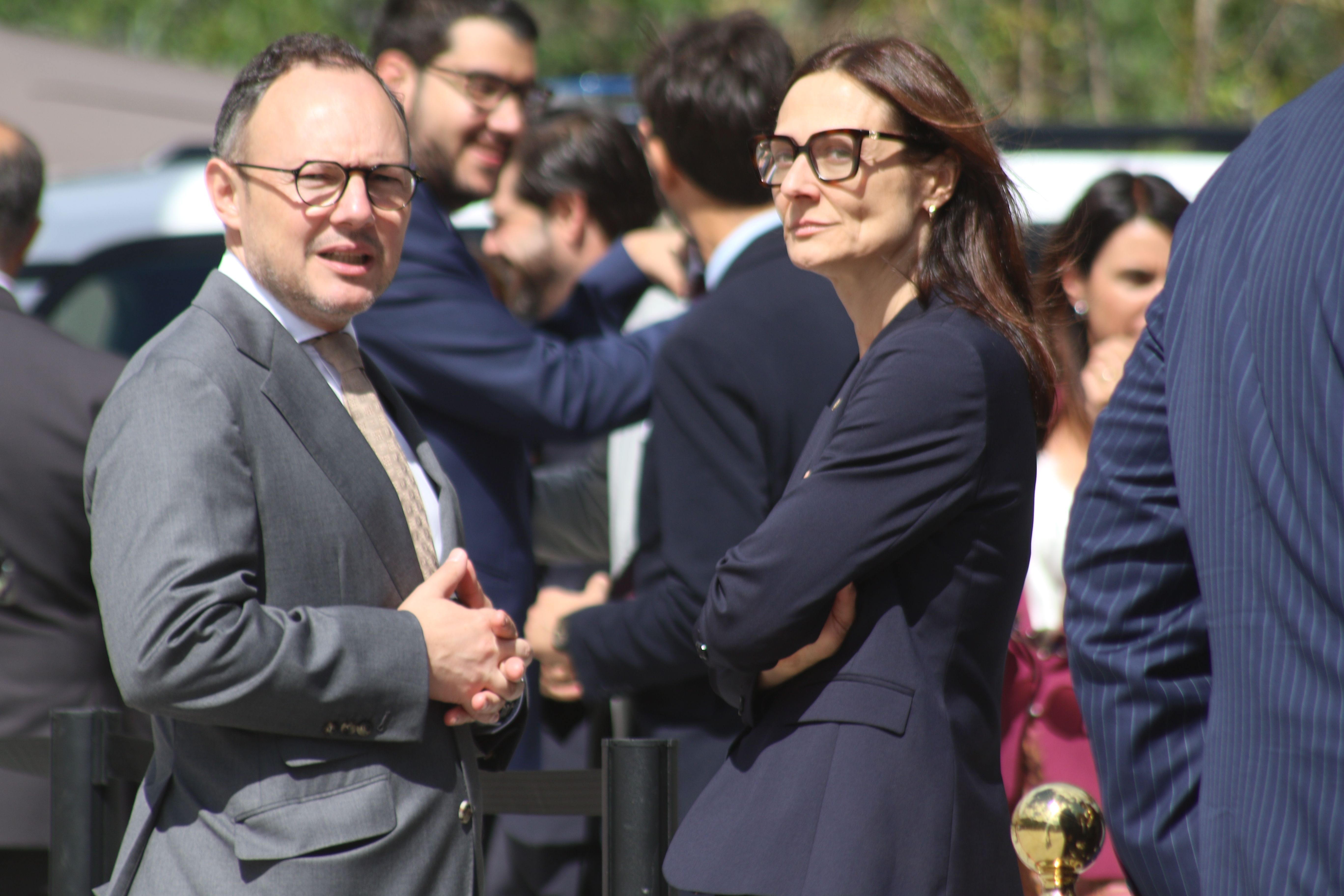 El cap de Govern i la ministra abans no s'inicés l'acte de la patrona.