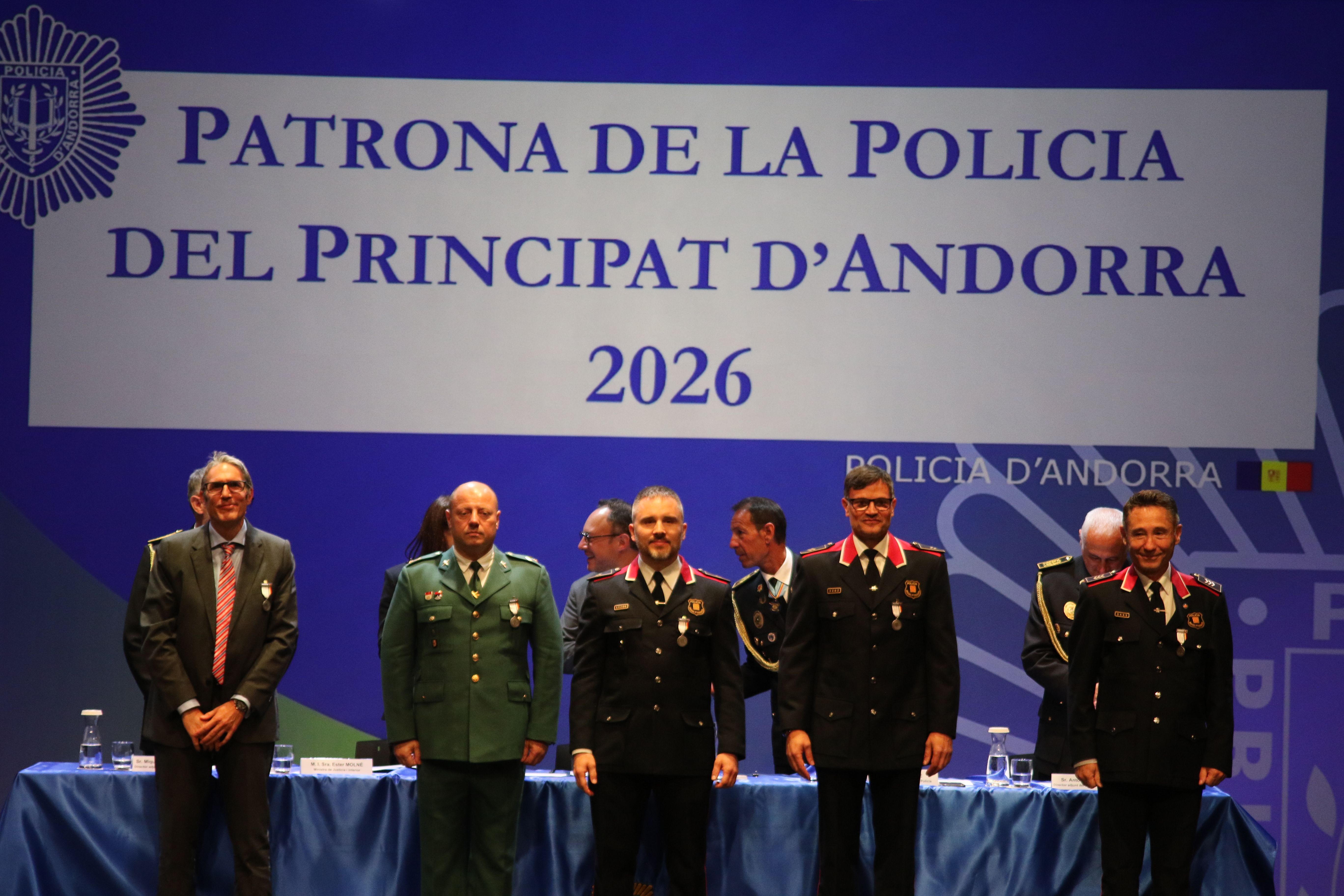 Distincions a funcionaris policials de cossos estrangers.