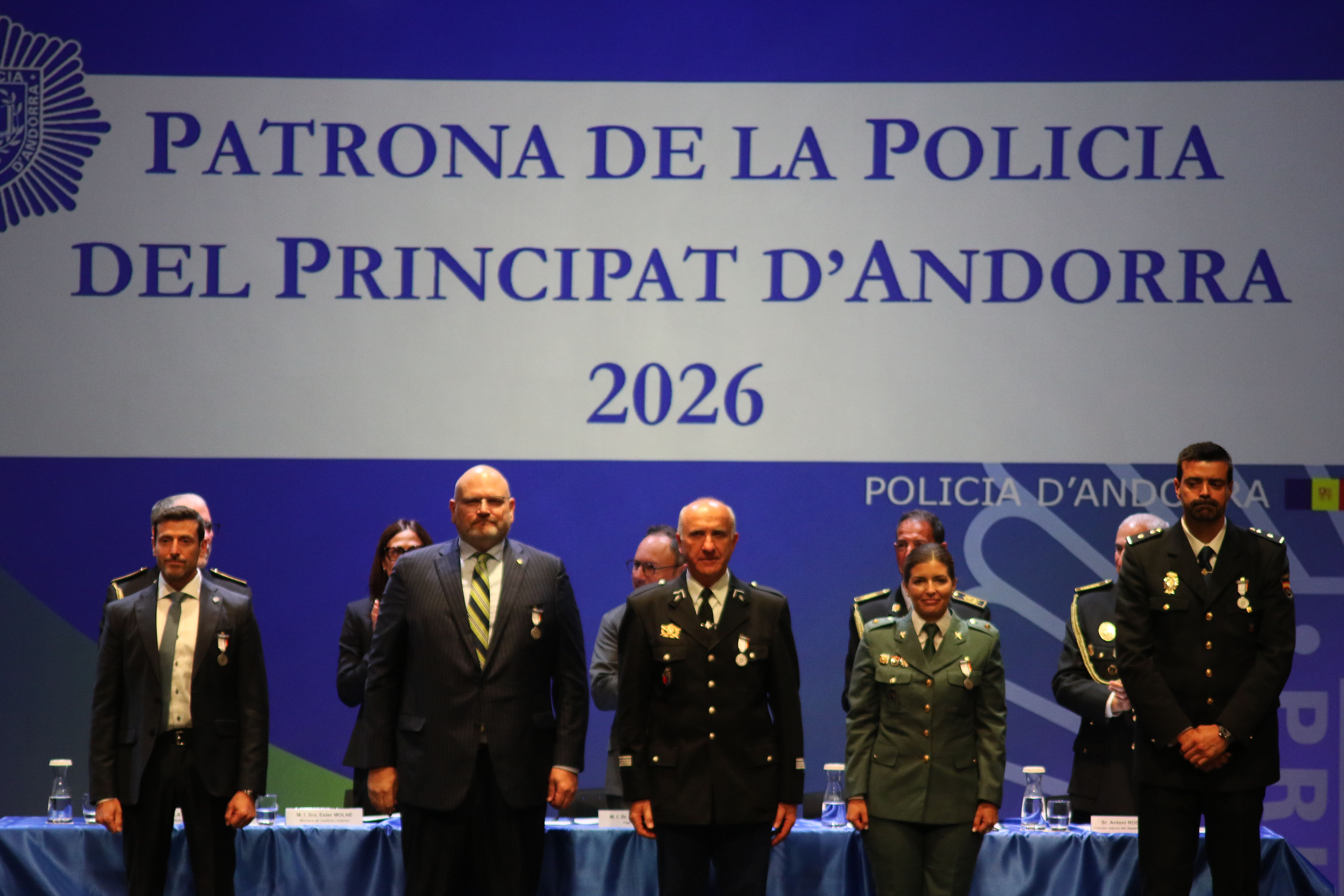 Distincions a funcionaris policials de cossos estrangers.