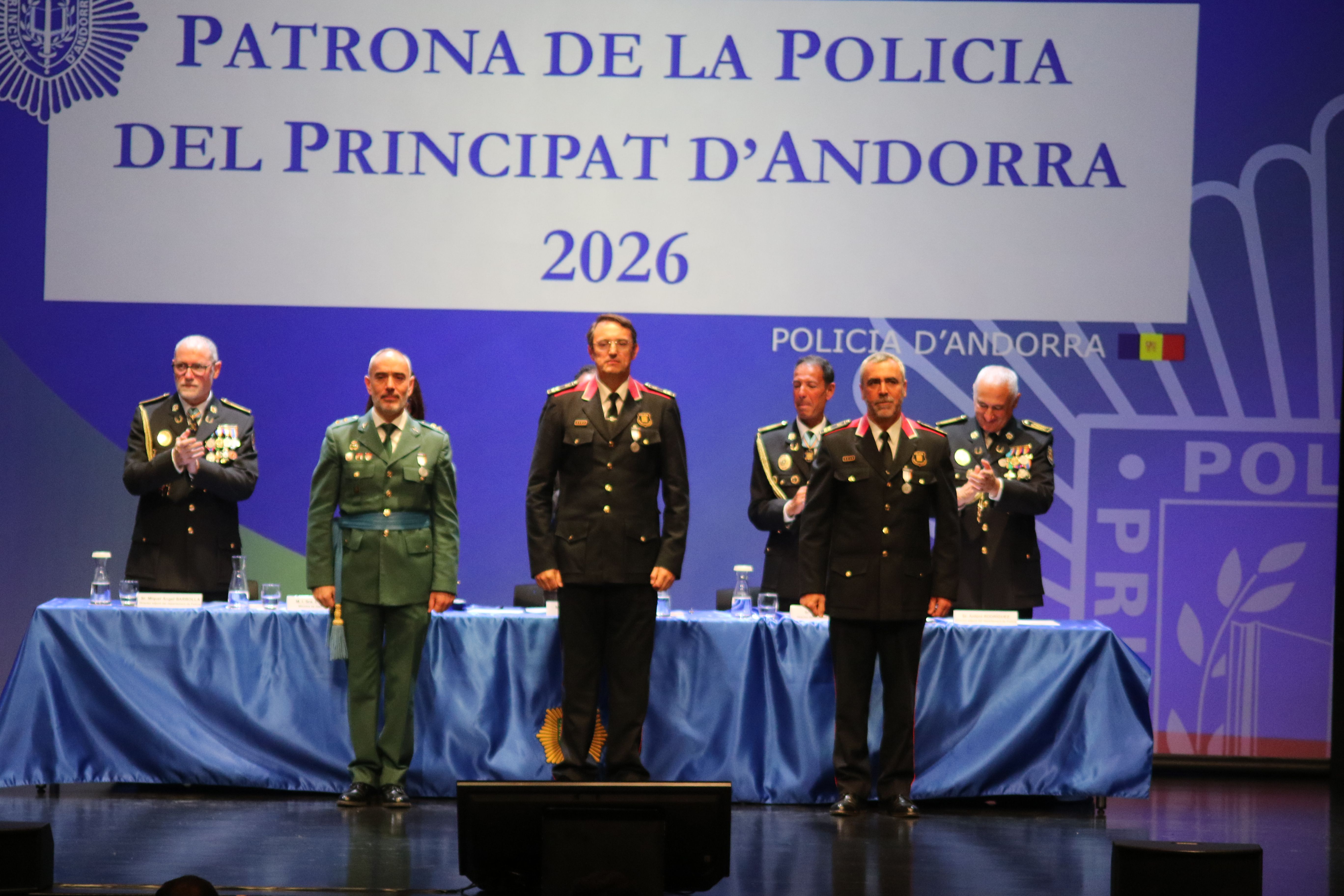 Distincions a funcionaris policials de cossos estrangers.