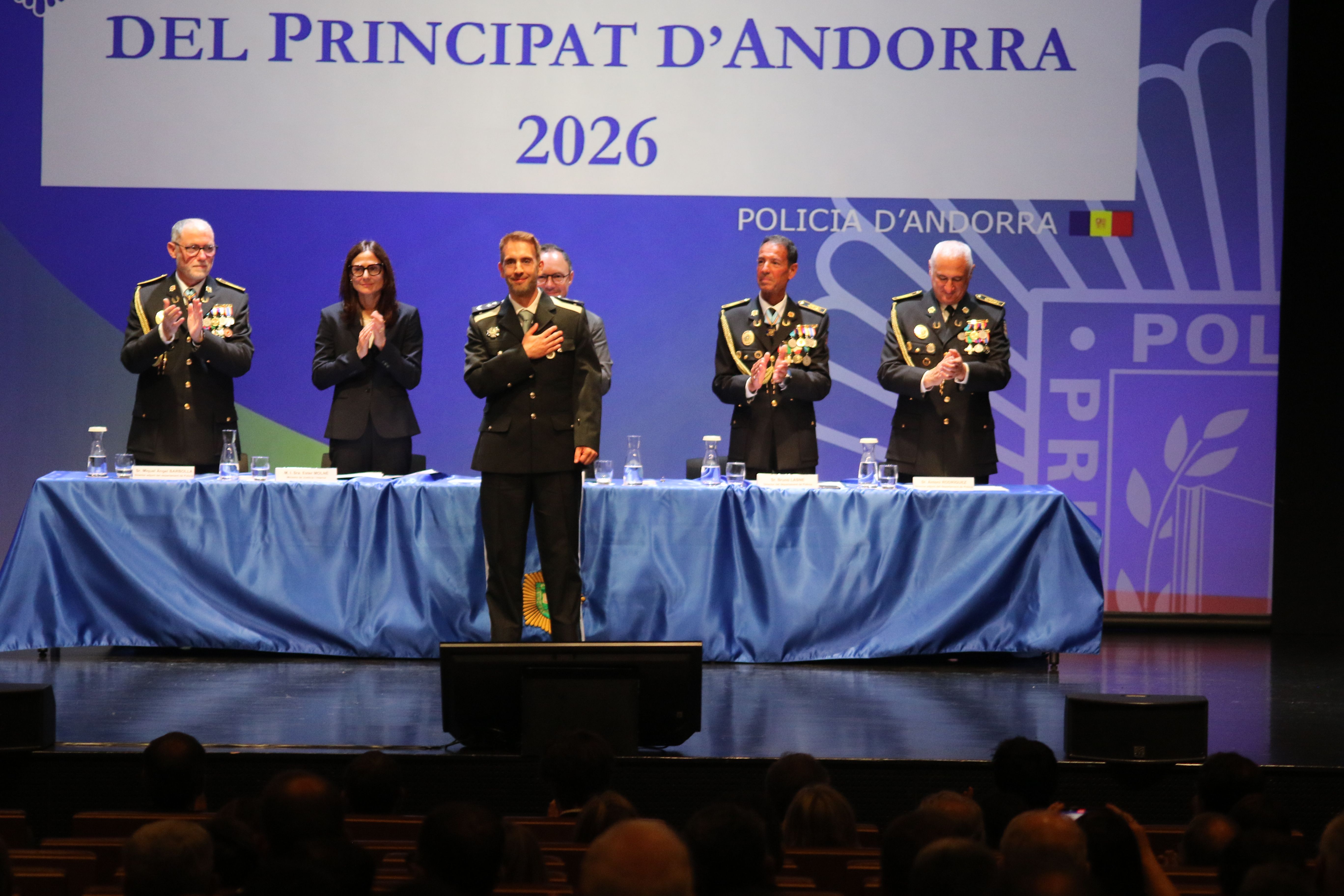 Un comandament del servei de circulació d'Encamp distingit.