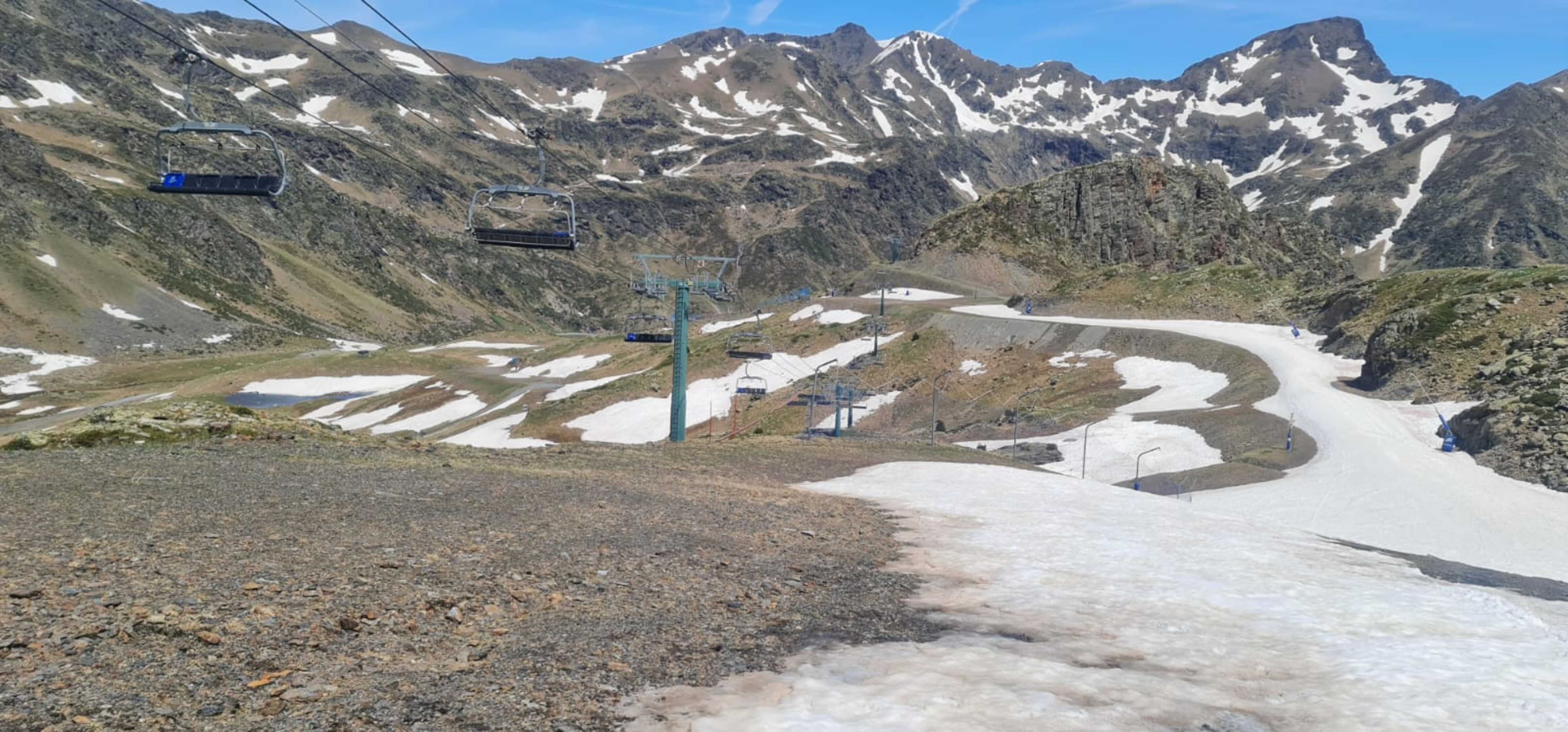 La Coma d'Arcalís, aquest divendres, encara amb zones amb neu.