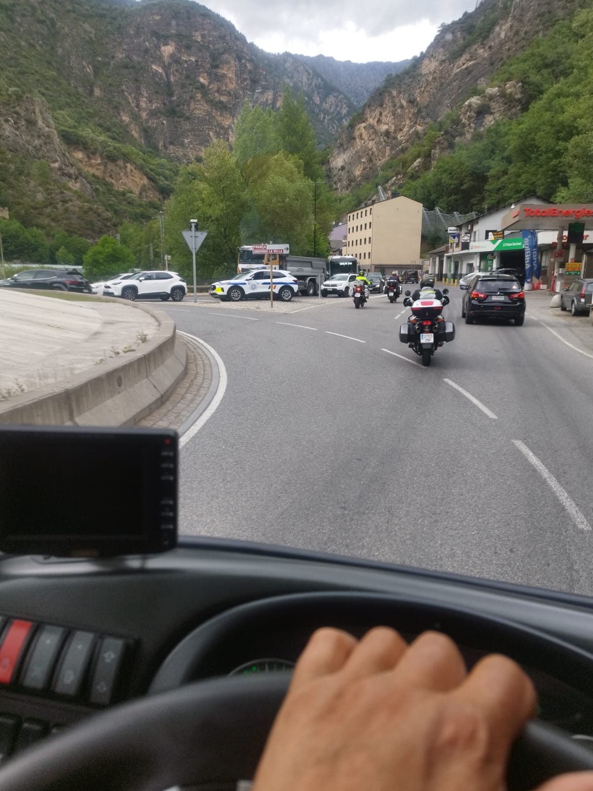 Un dels dispositius desplegats és a la rotonda d'Aixovall.