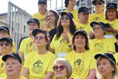 Una de les delegacions durant la cerimònia.