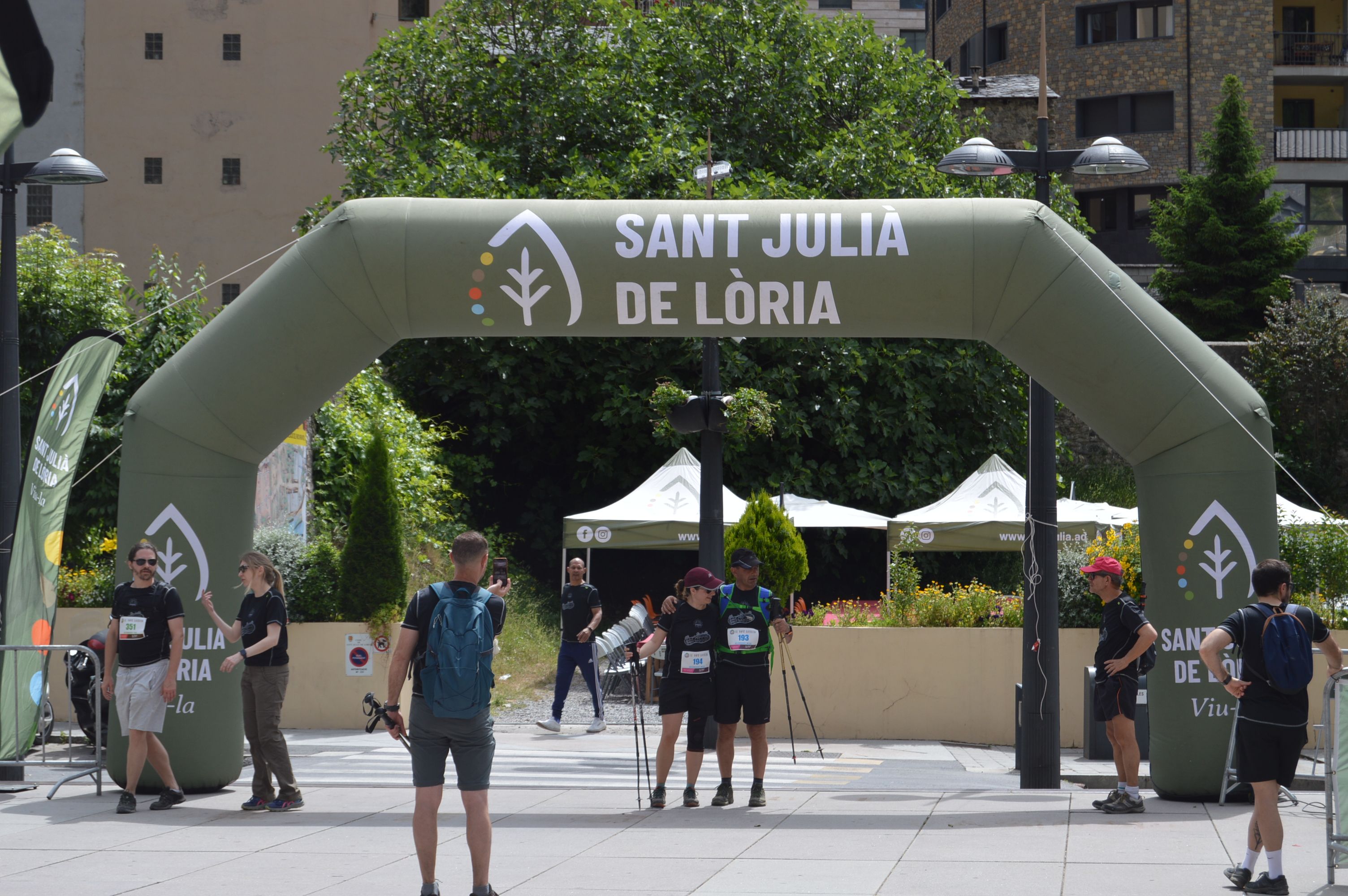 Arribada d'alguns dels participants del Tomb lauredià. Arribada d'alguns dels participants del Tomb lauredià.