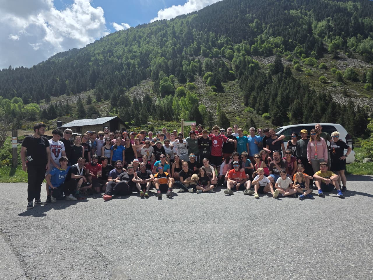 El col·lectiu fallaire de les Valls d'Andorra. // Fallaires de les Valls d'Andorra La portaveu del Sindicat, Rebeca Bonache.