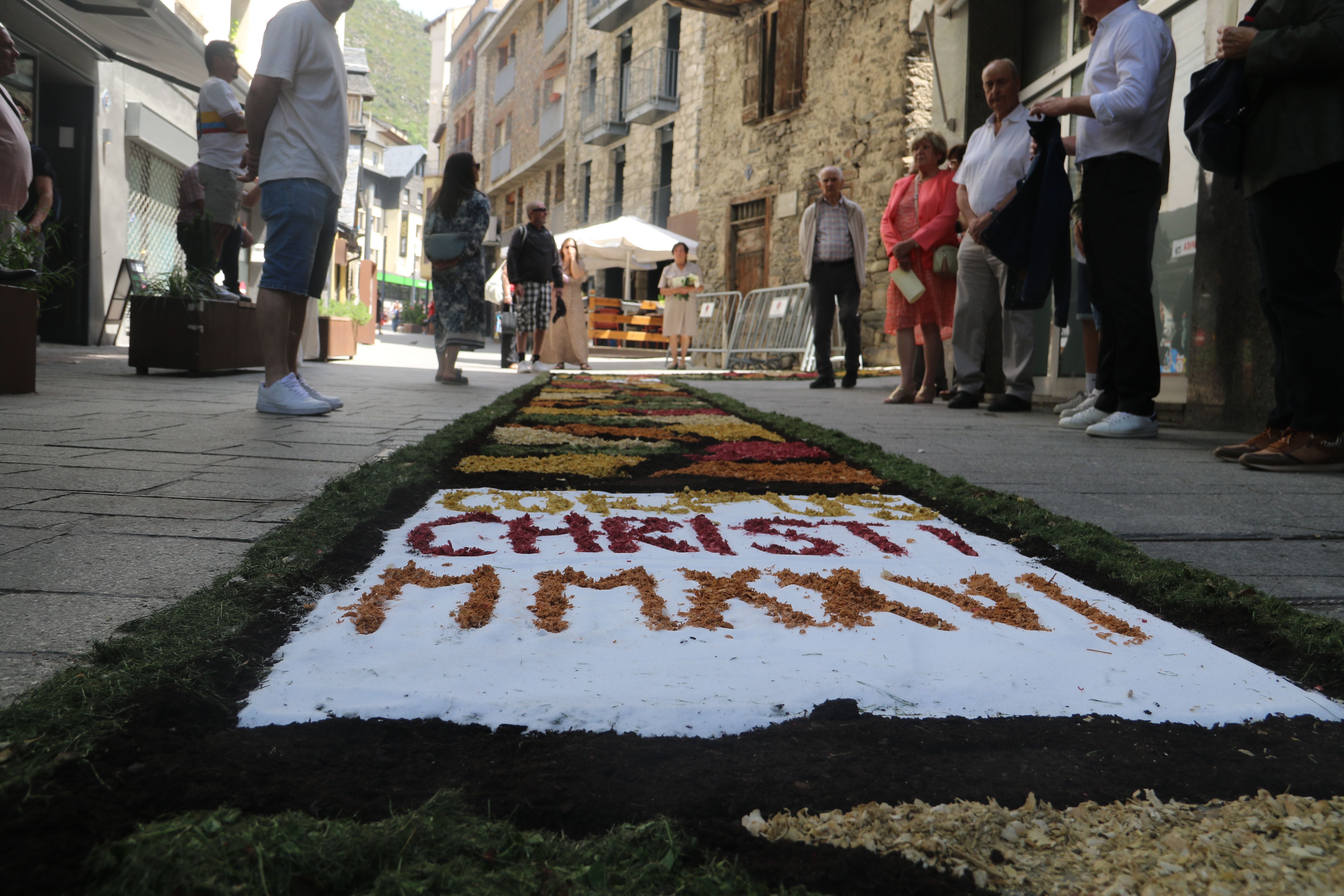 Recta final de la processó abans d'arribar a Sant Miquel. Recta final de la processó abans d'arribar a Sant Miquel.