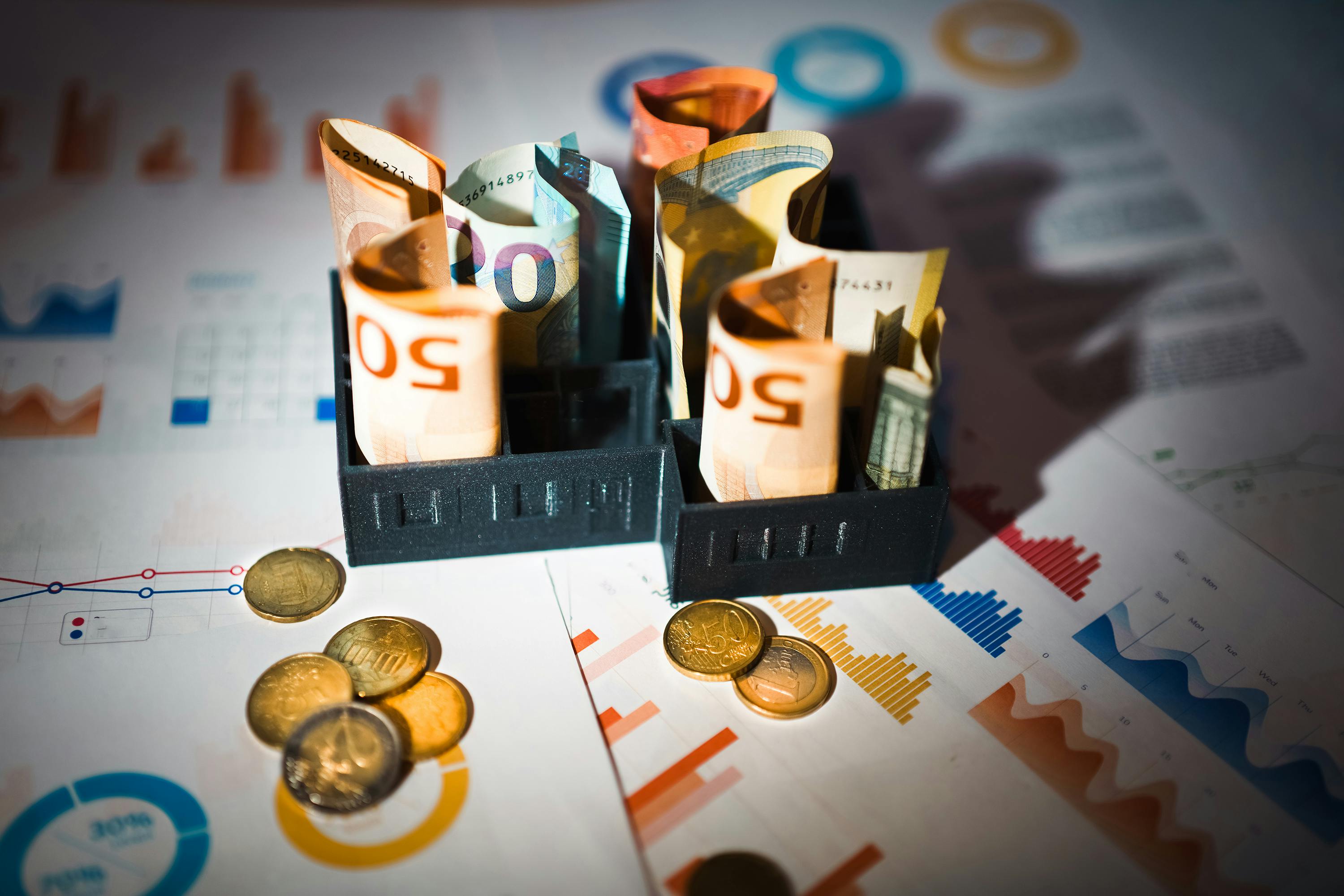 Els bancs han distribuït quatre de cada deu euros de benefici en forma de dividend. Els bancs han distribuït quatre de cada deu euros de benefici en forma de dividend.