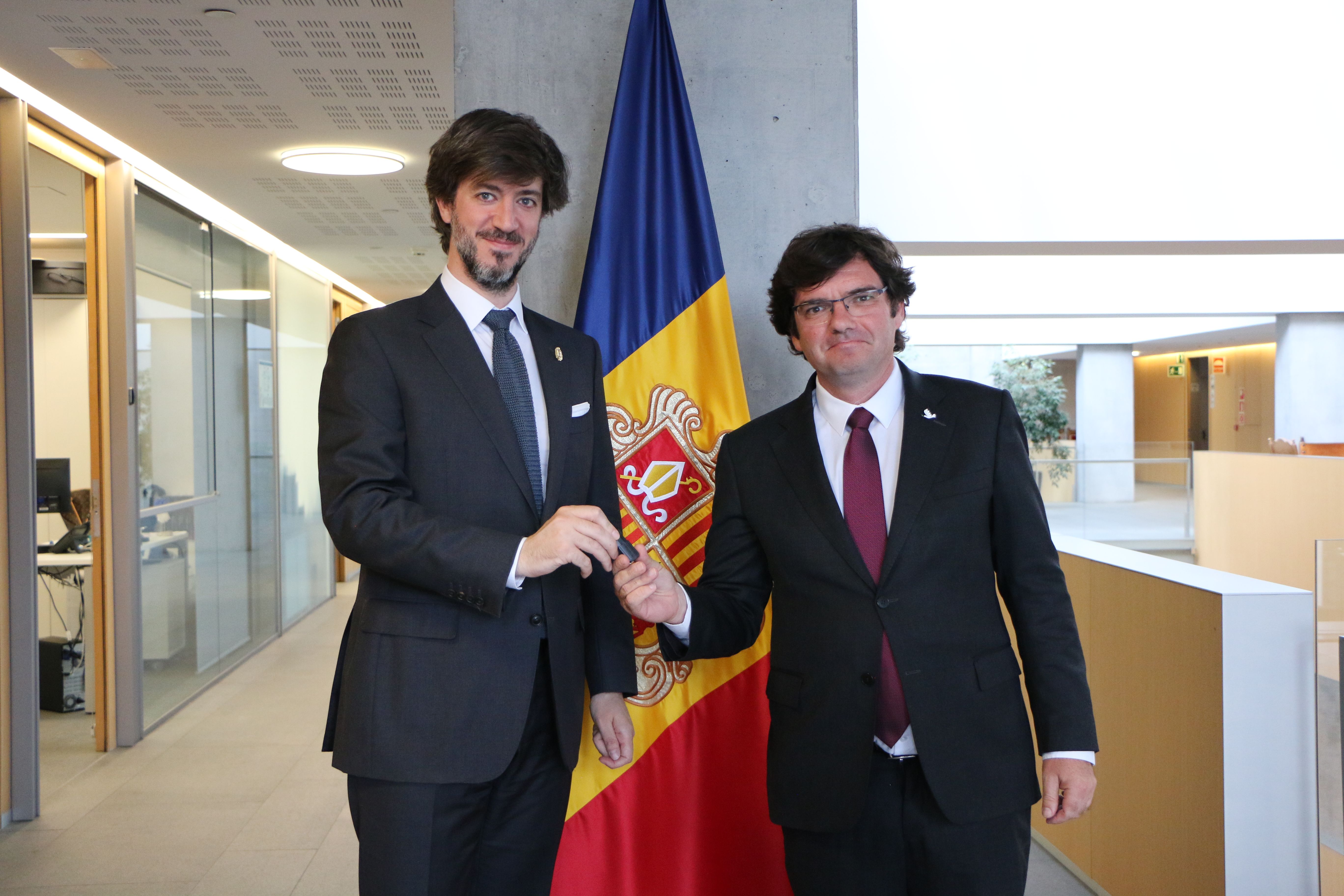 El Raonador del Ciutadà ha entregat aquest dilluns al Síndic General l’informe anual del 2025 de la institució. 