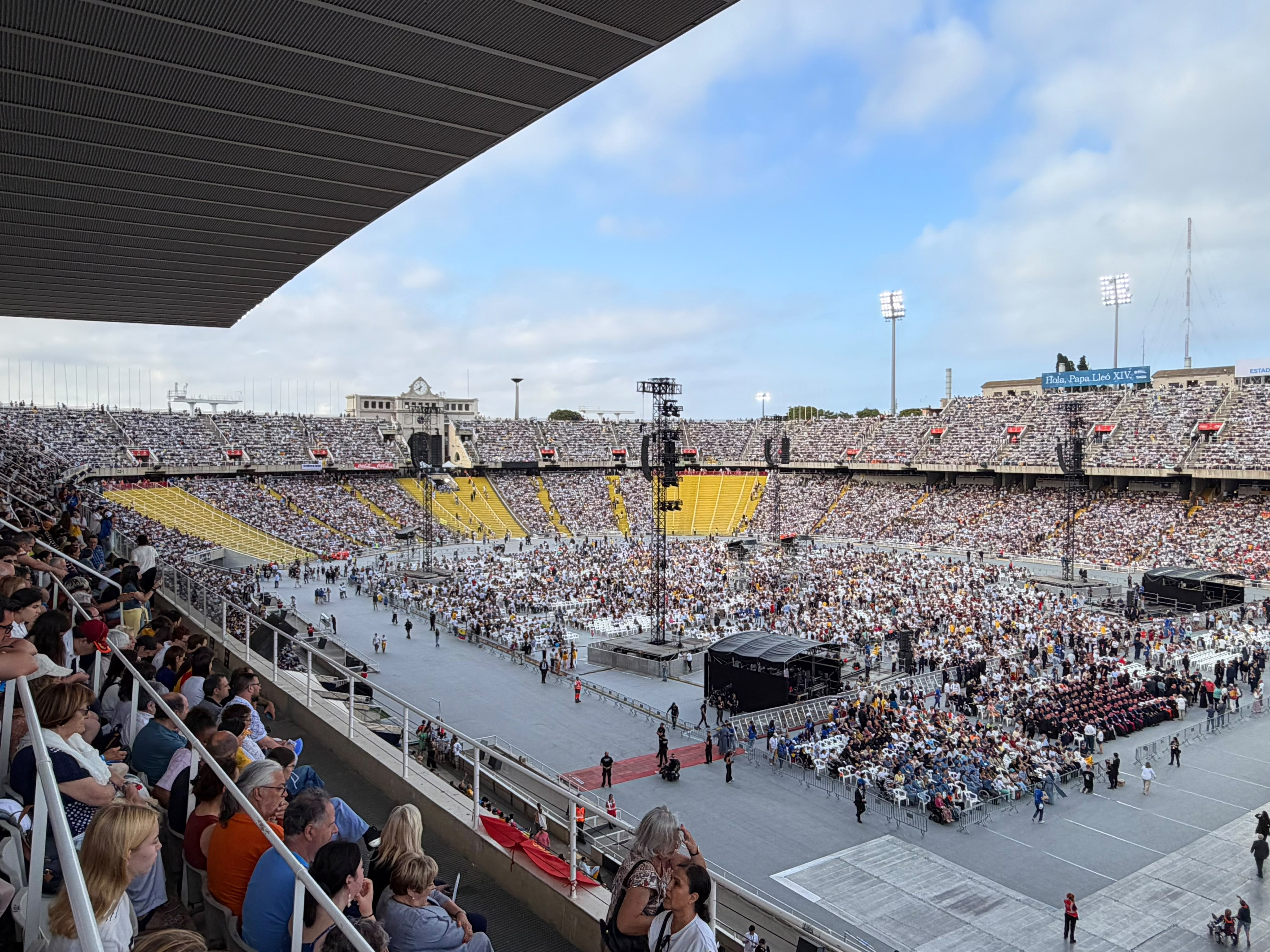 L'Estadi Olímpic ple de fidels.