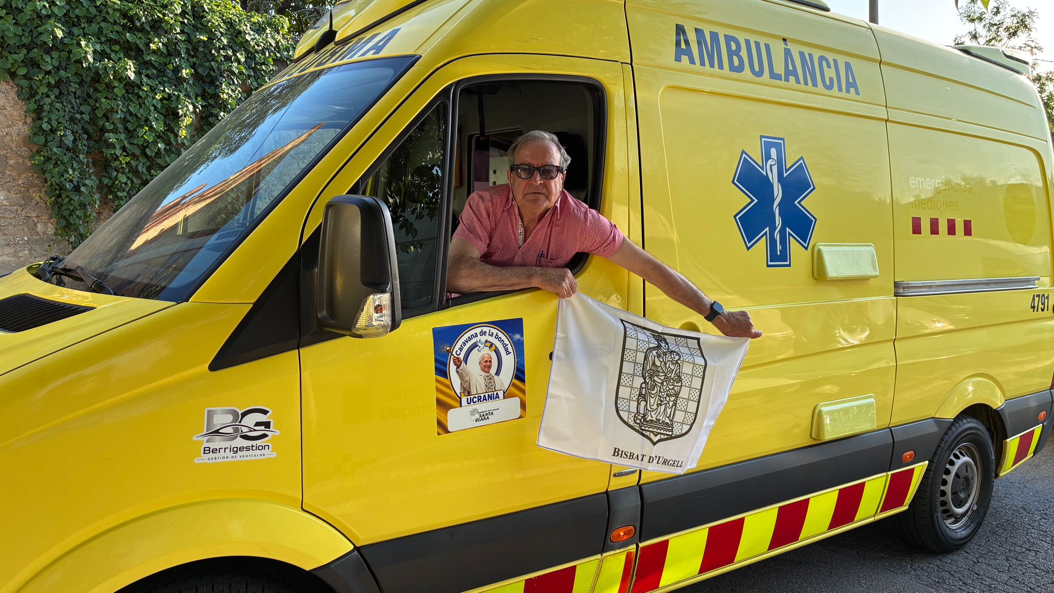 L'ambulància apadrinada per l'Església d'Urgell. L'ambulància apadrinada per l'Església d'Urgell.