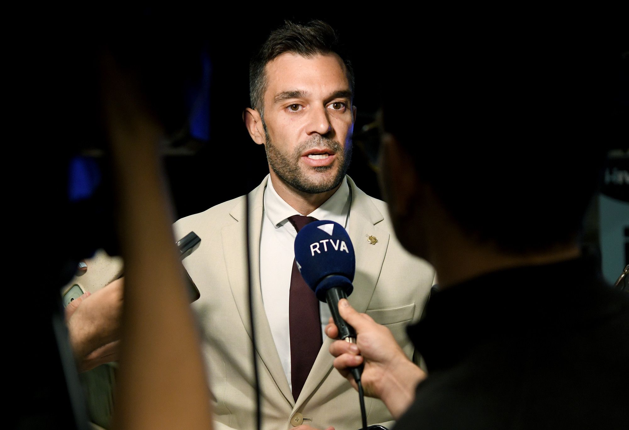 David Forné fent declaracions als mitjans. David Forné fent declaracions als mitjans.