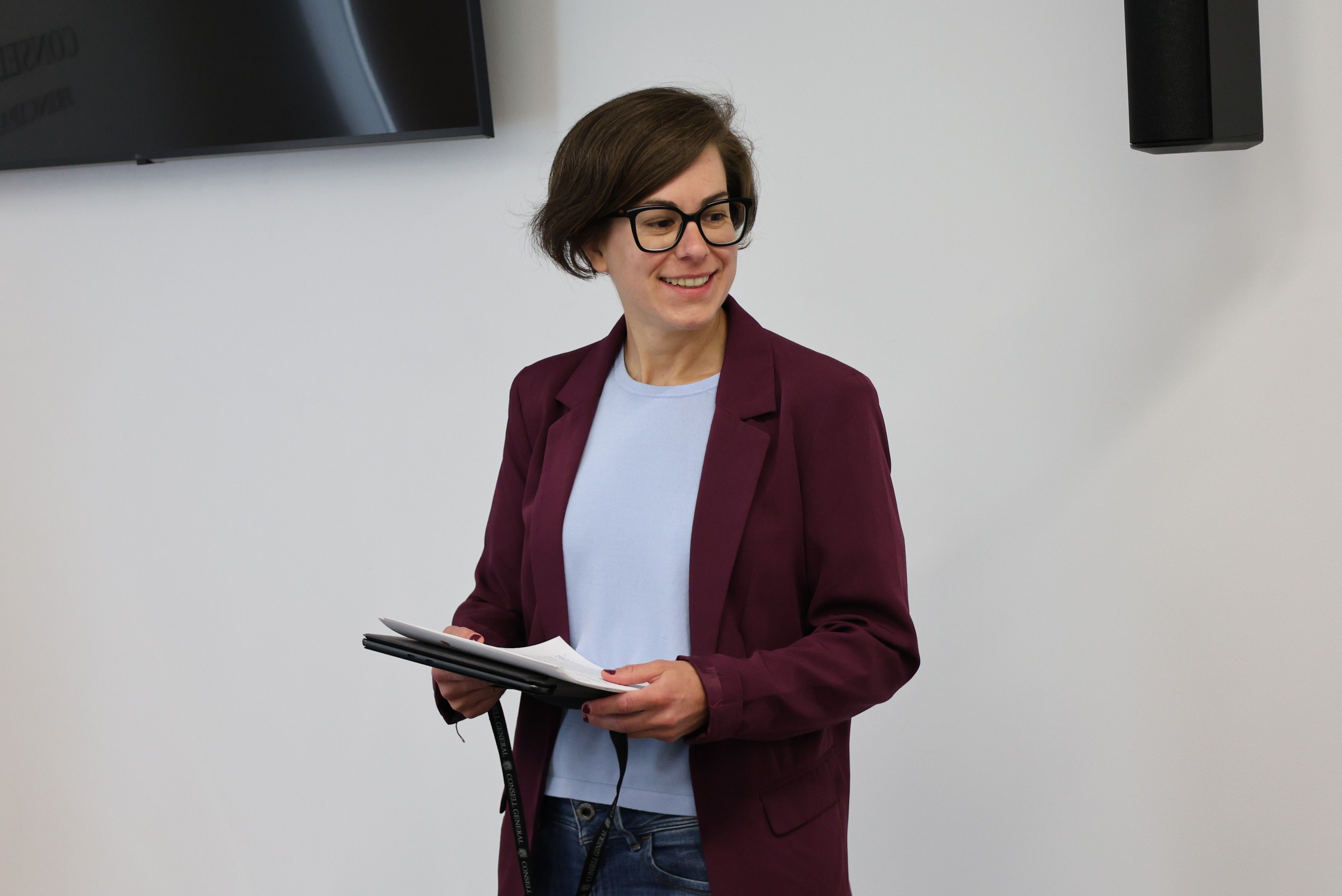 Núria Segués, abans d'una roda de premsa al Consell General. Núria Segués, abans d'una roda de premsa al Consell General.