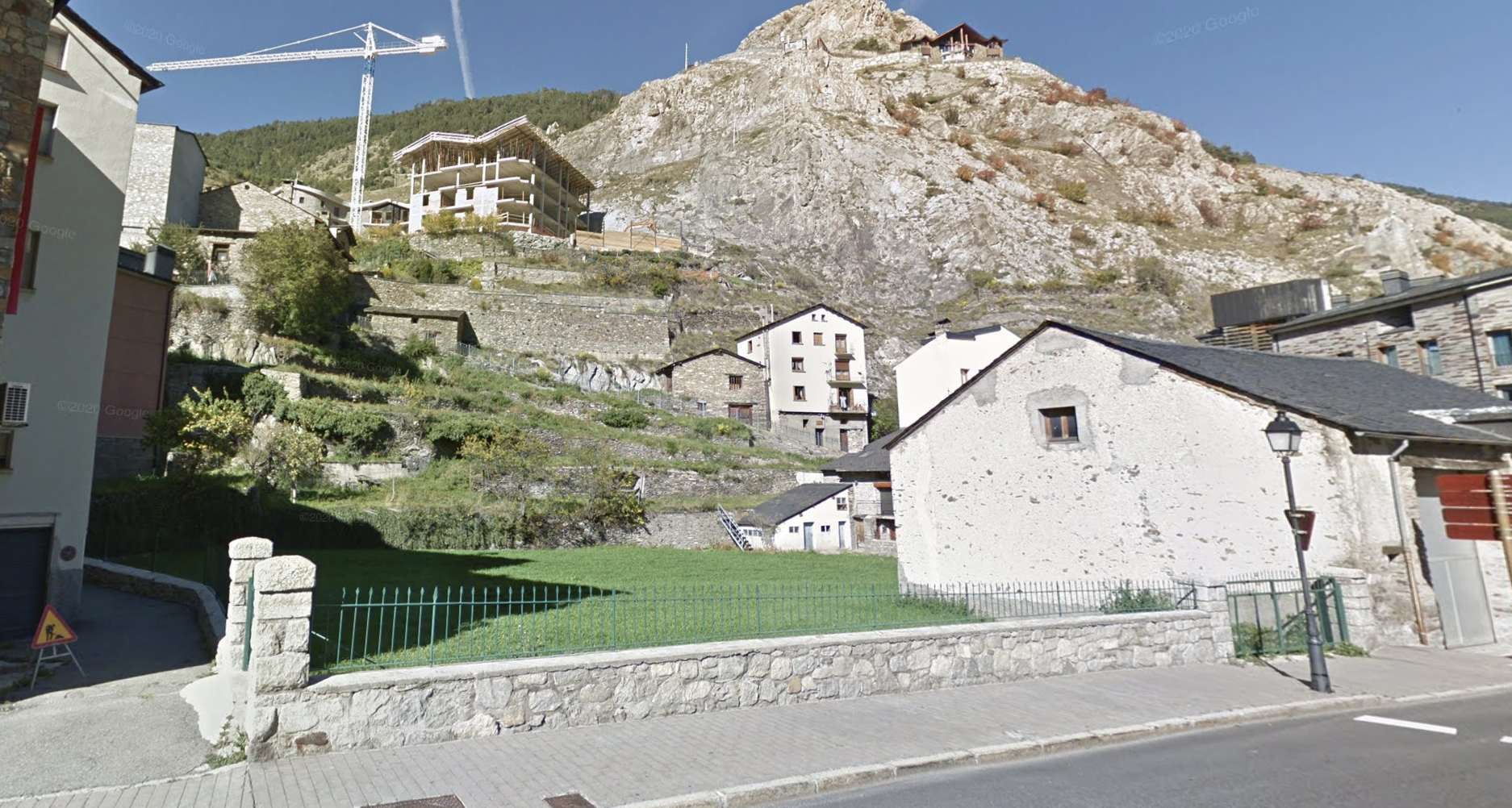 Et terreny on es farà el jardí urbà.