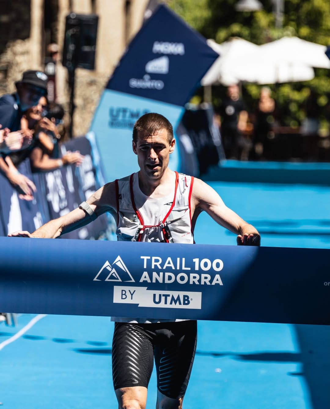 L'andorrà Samu Ponce, entrant a meta com a guanyador de la cursa. 
